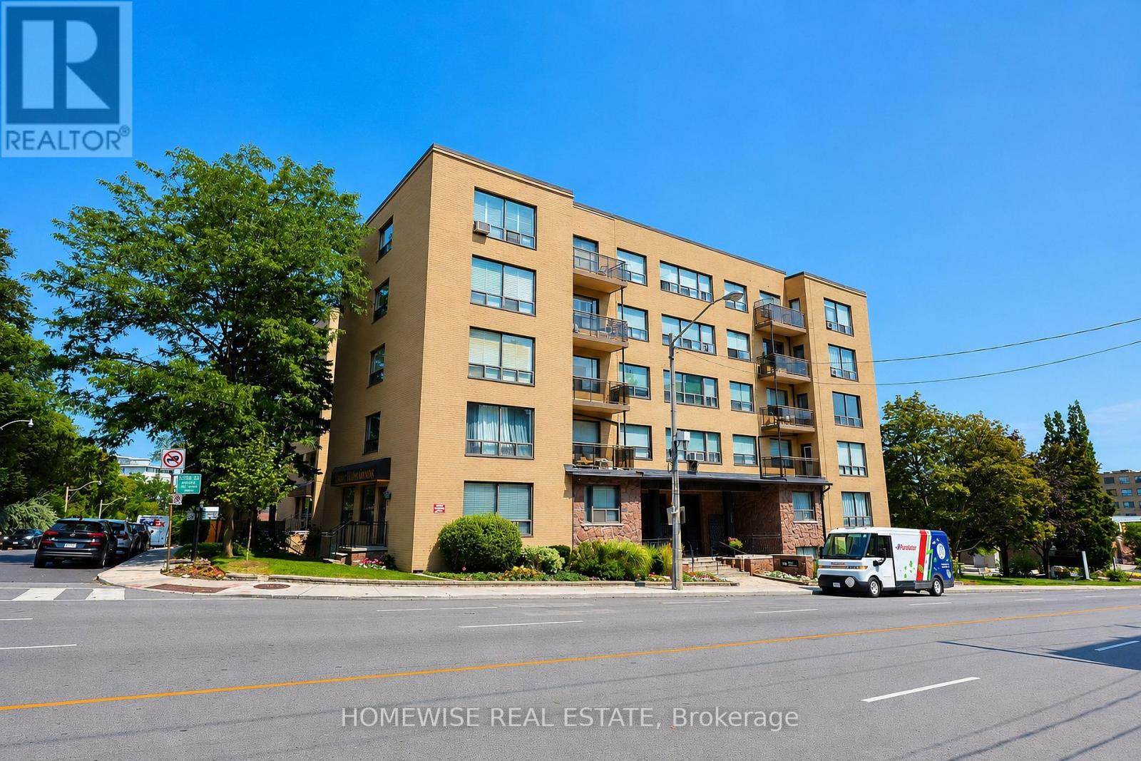 Photo of 740 Eglinton Avenue