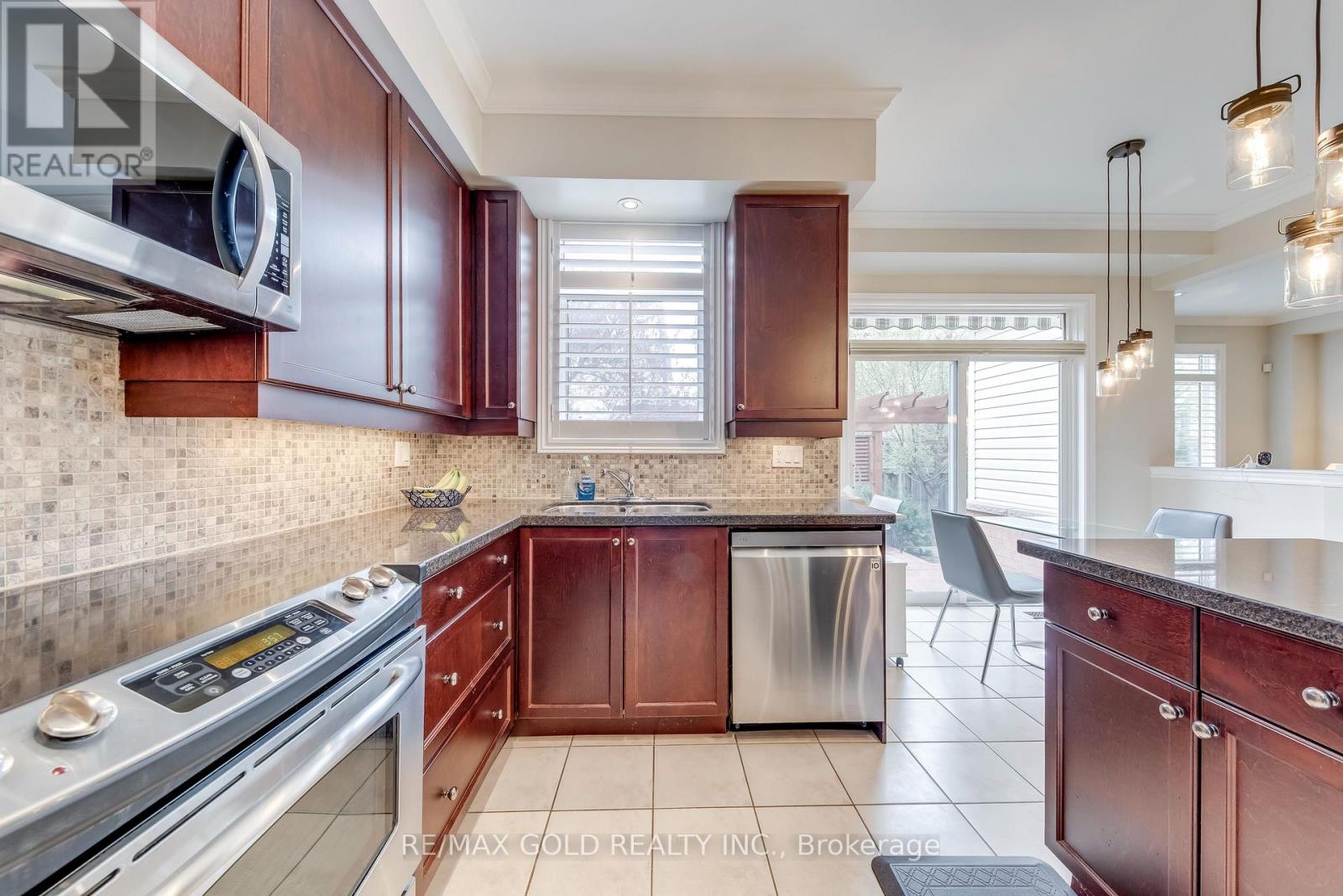 4831 COLUMBUS DRIVE - 19