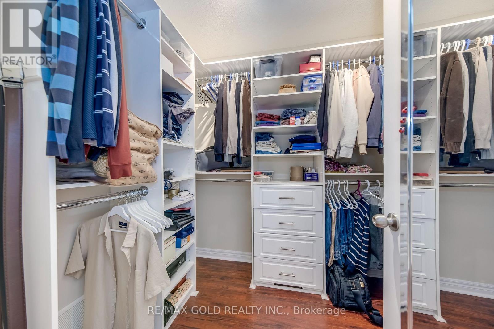 4831 COLUMBUS DRIVE - 31