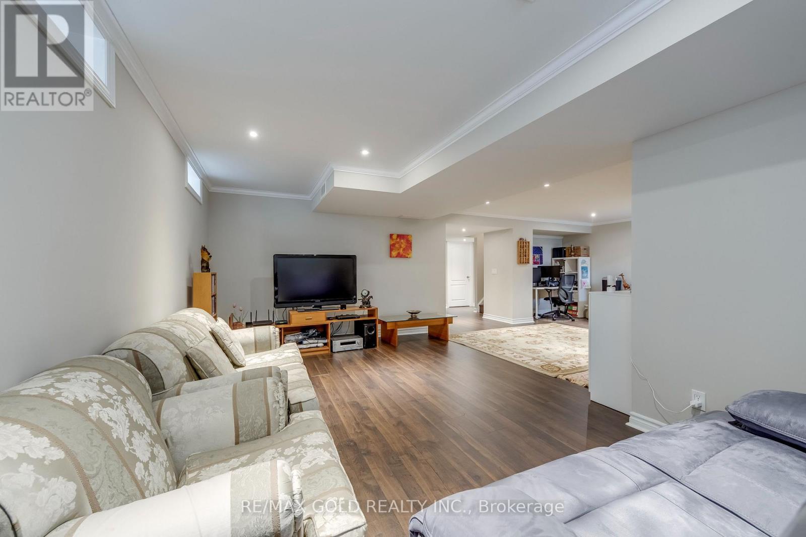 4831 COLUMBUS DRIVE - 44