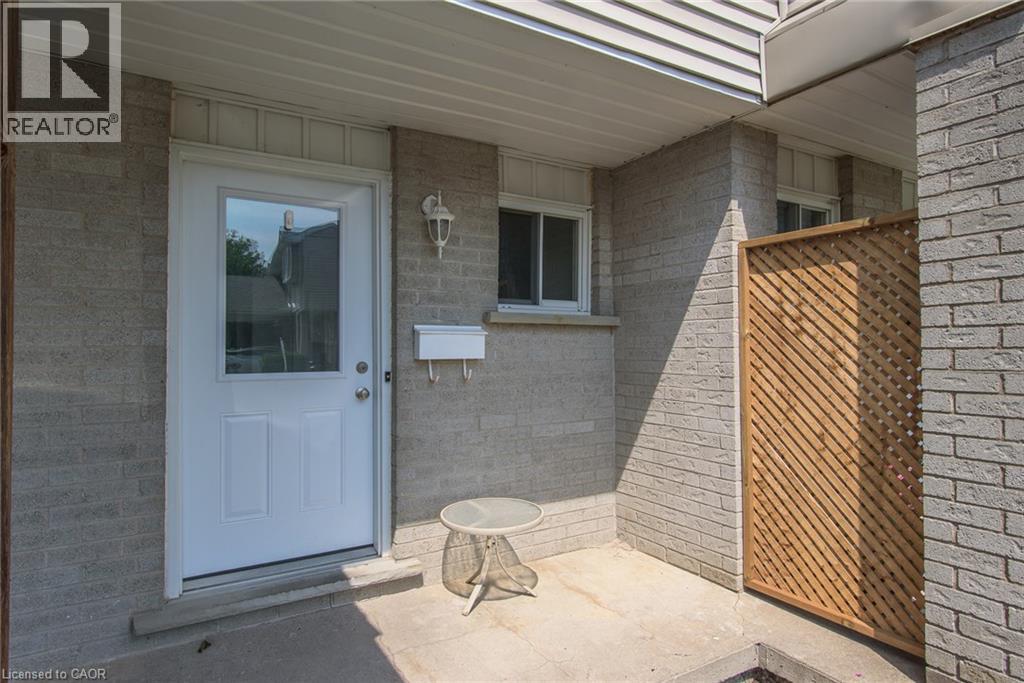125 SEKURA Crescent Unit# 13 — photo 3