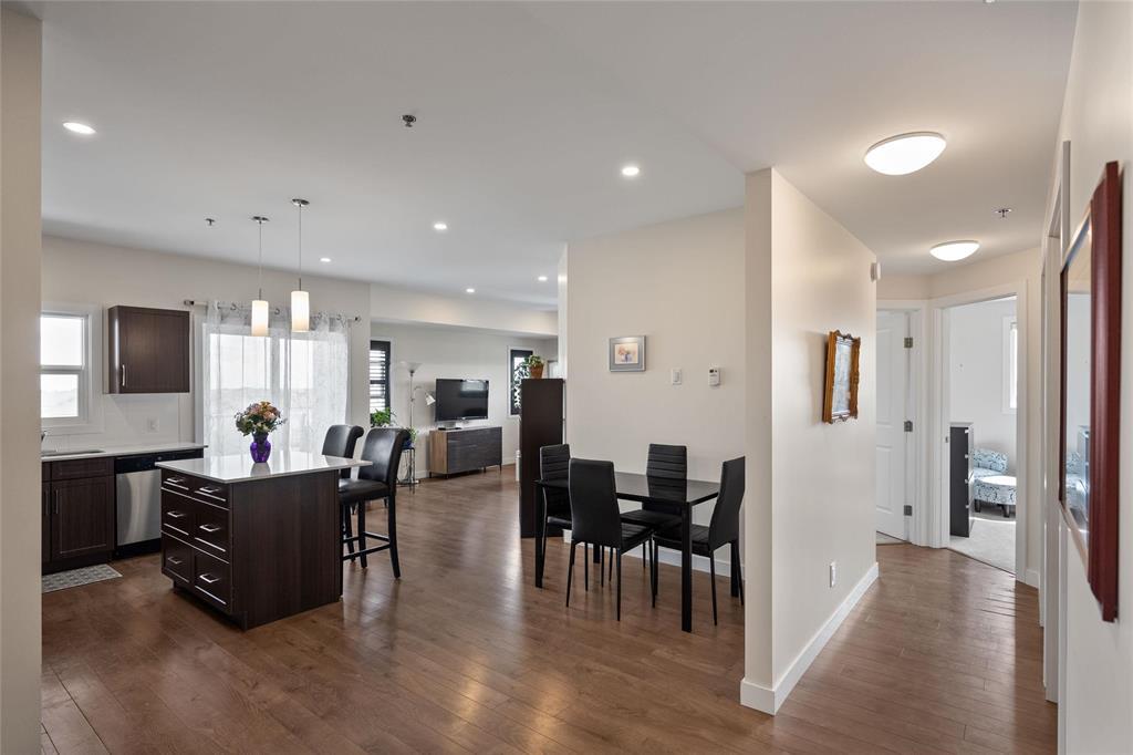 1730 Leila Avenue, Winnipeg, Manitoba, R2P1Z1, Winnipeg, Manitoba — photo 4 of 5