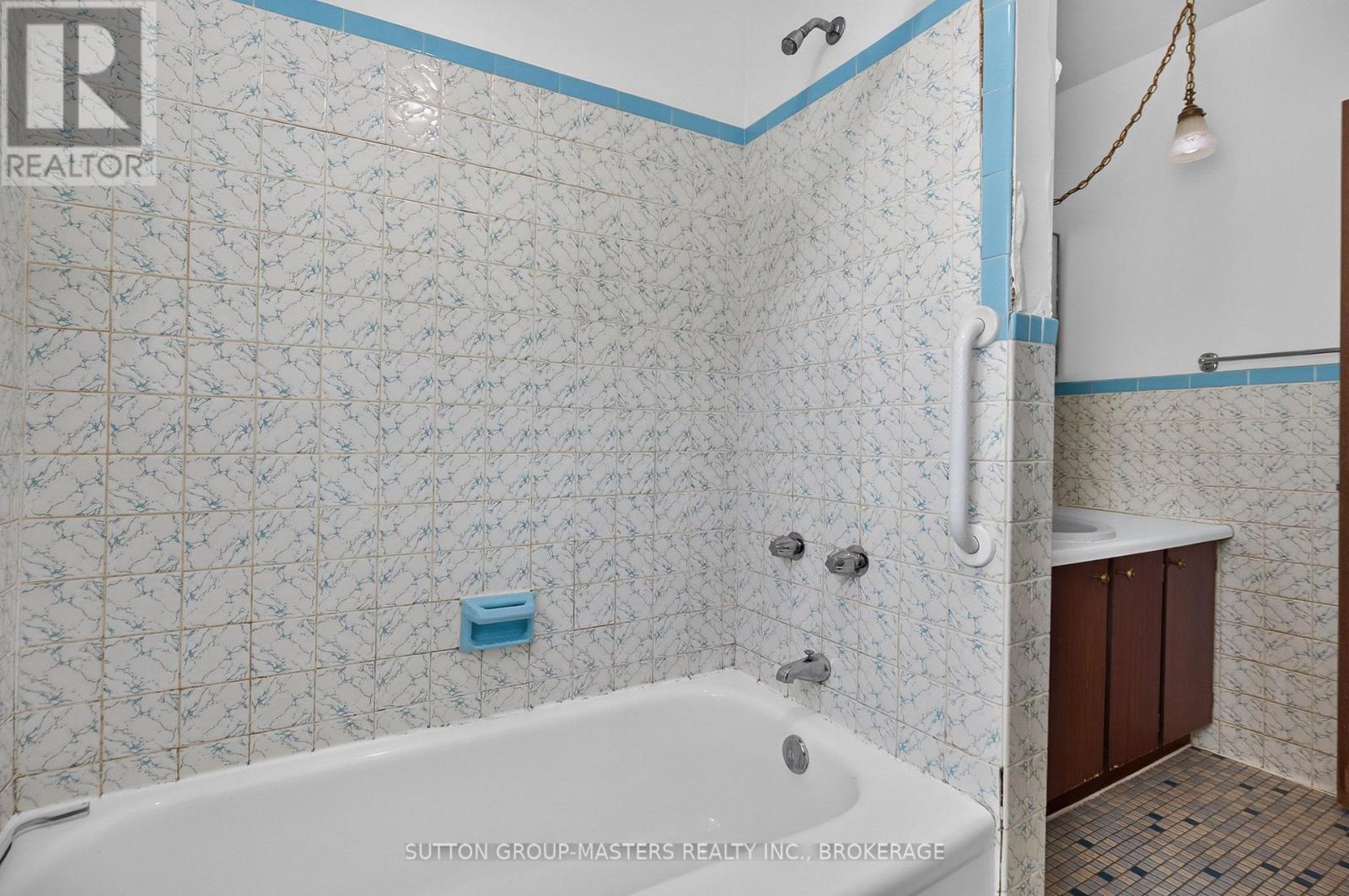 197 NORMAN ROGERS DRIVE - 28