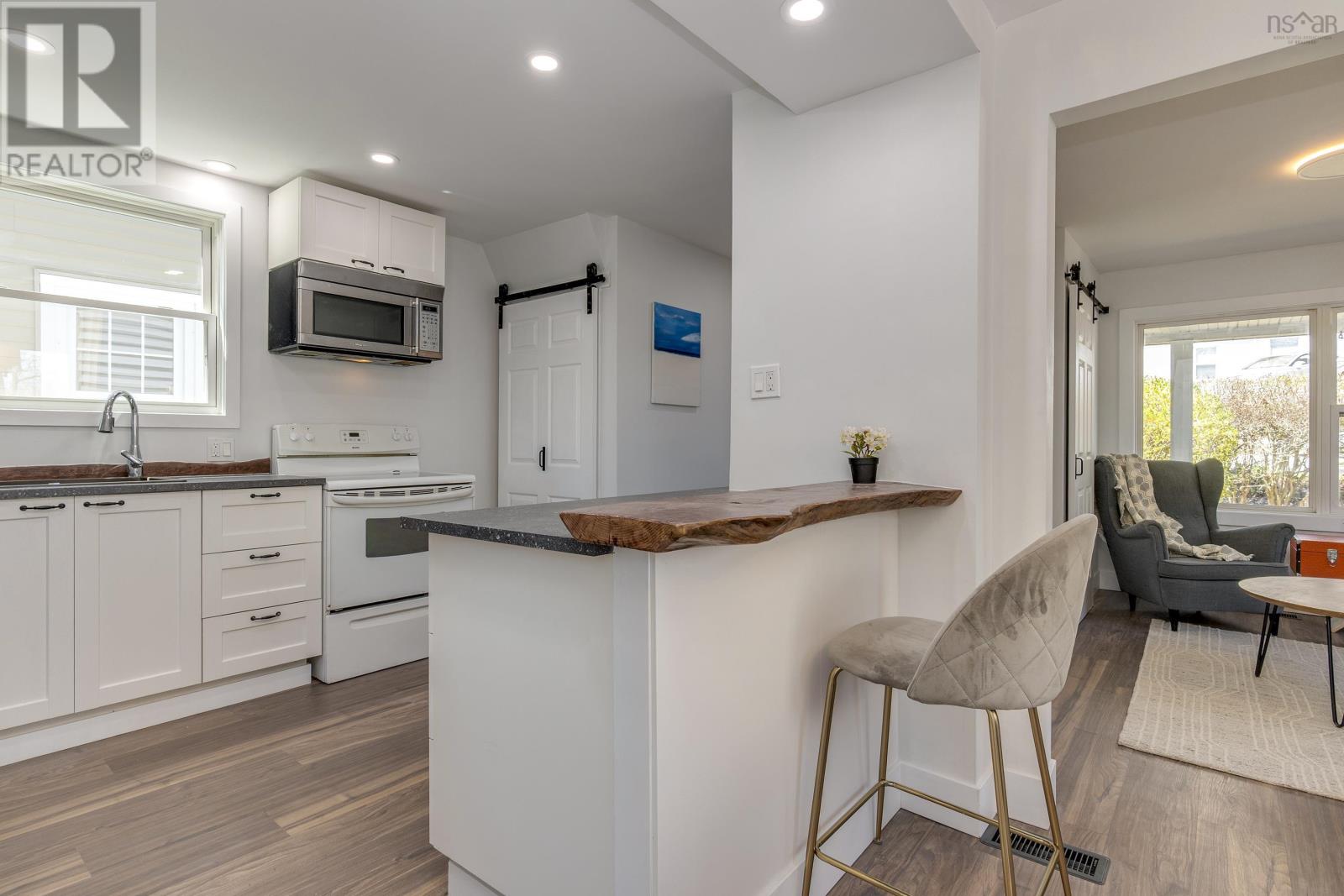 13 McFatridge Road - 16