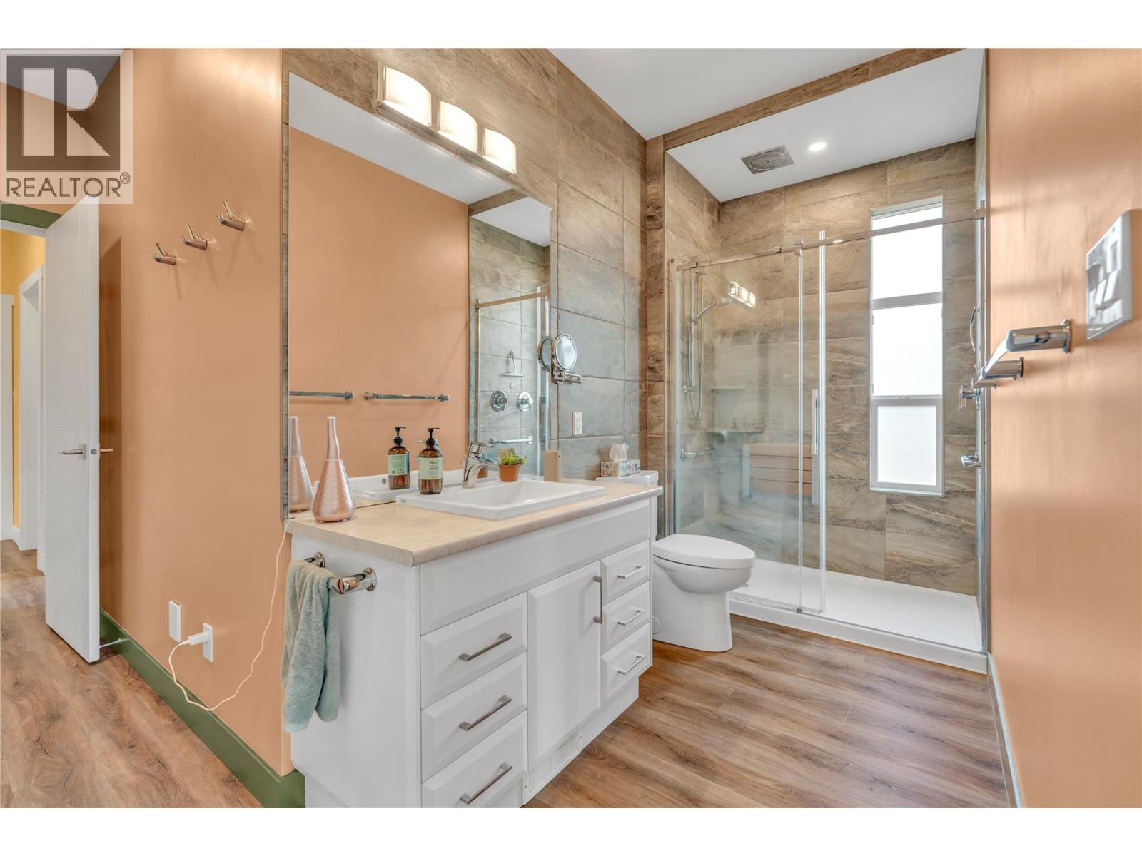 6753 Hillside Place, Oliver