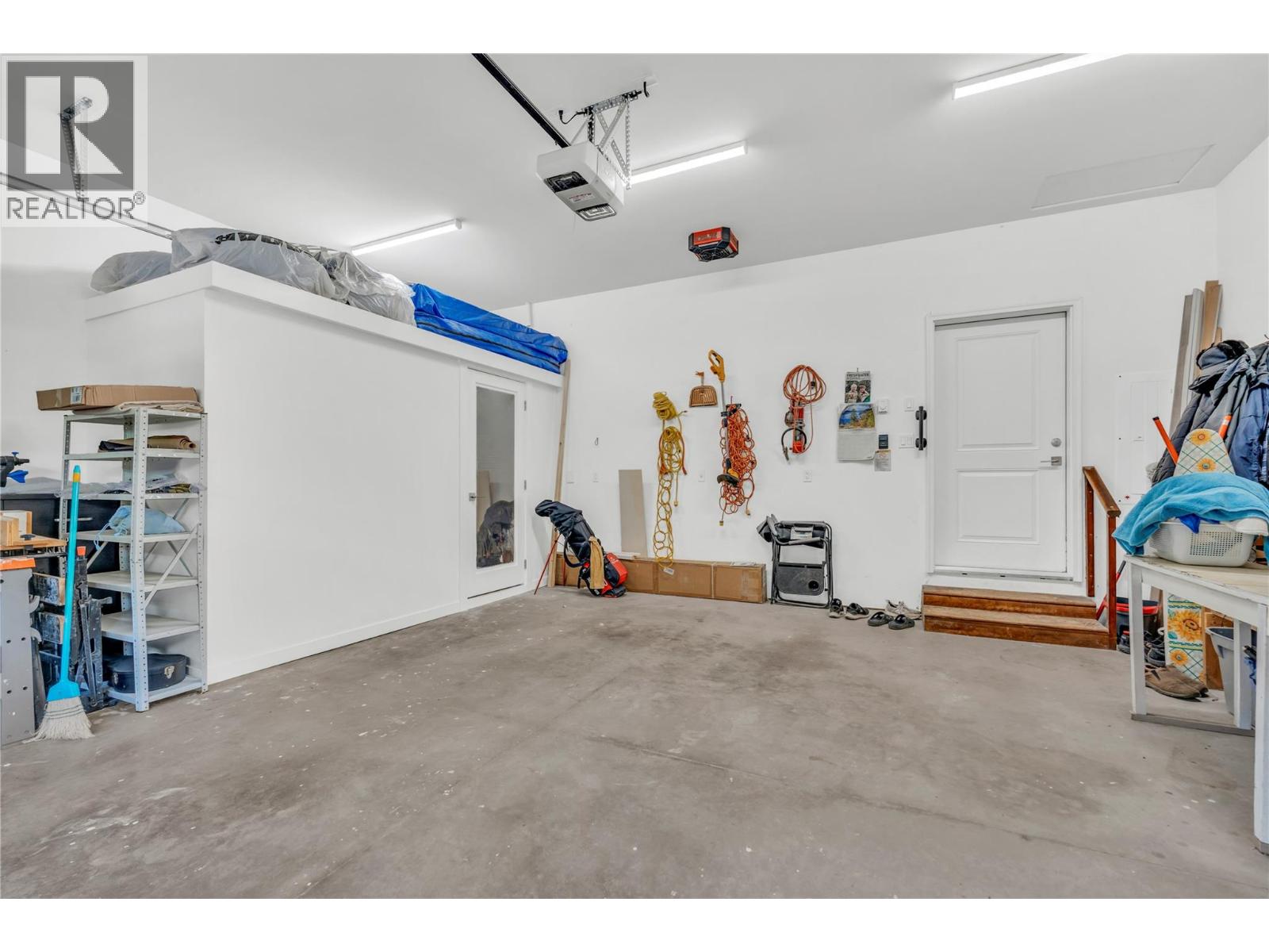 6753 Hillside Place, Oliver