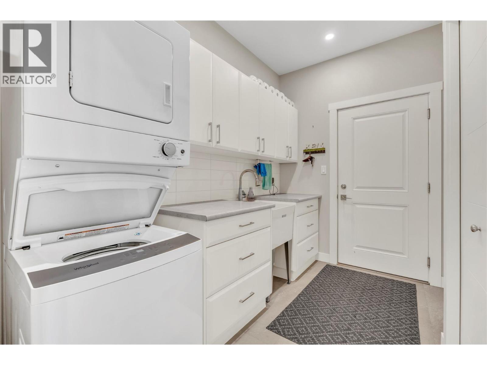 6753 Hillside Place, Oliver