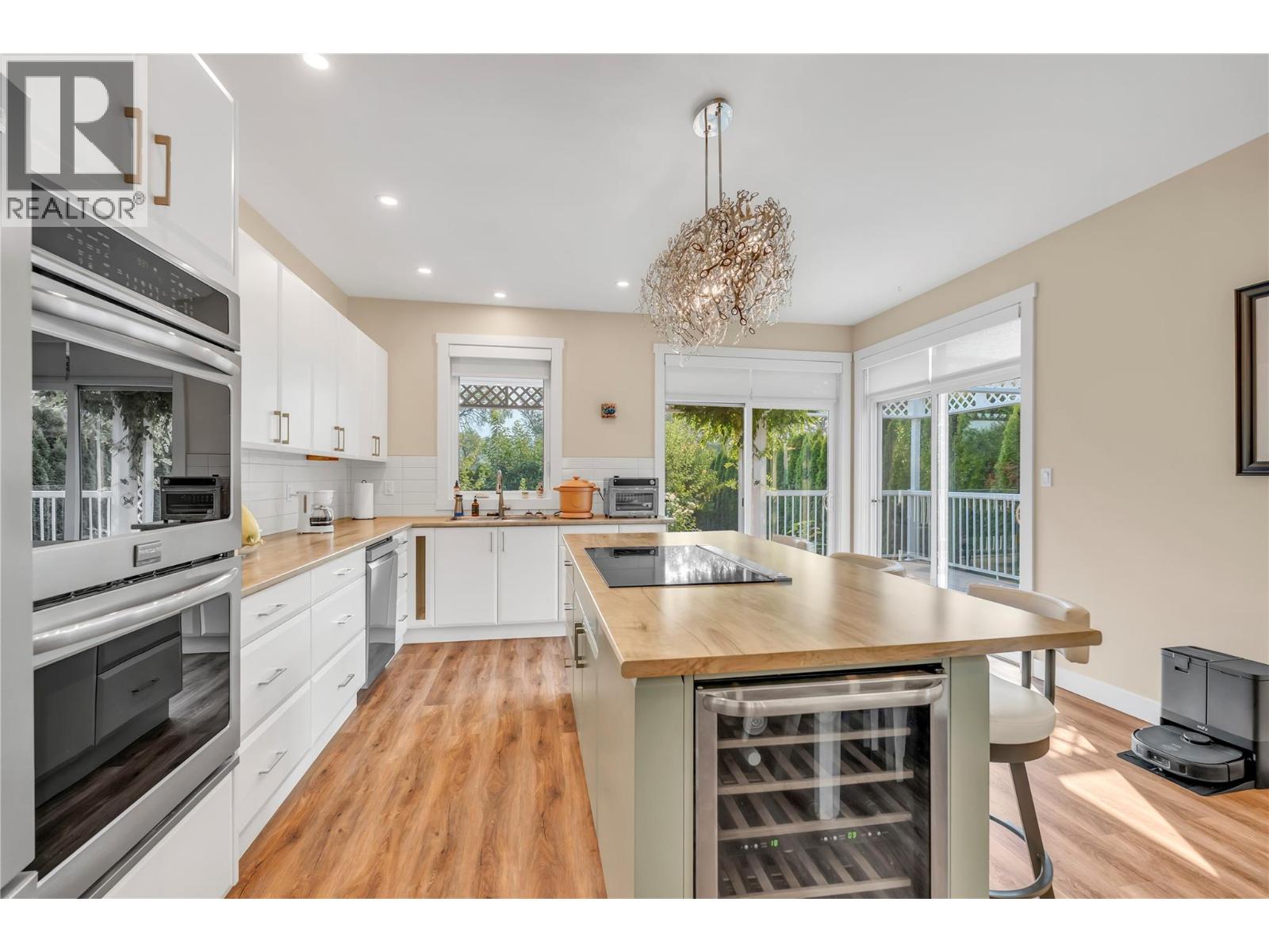 6753 Hillside Place, Oliver