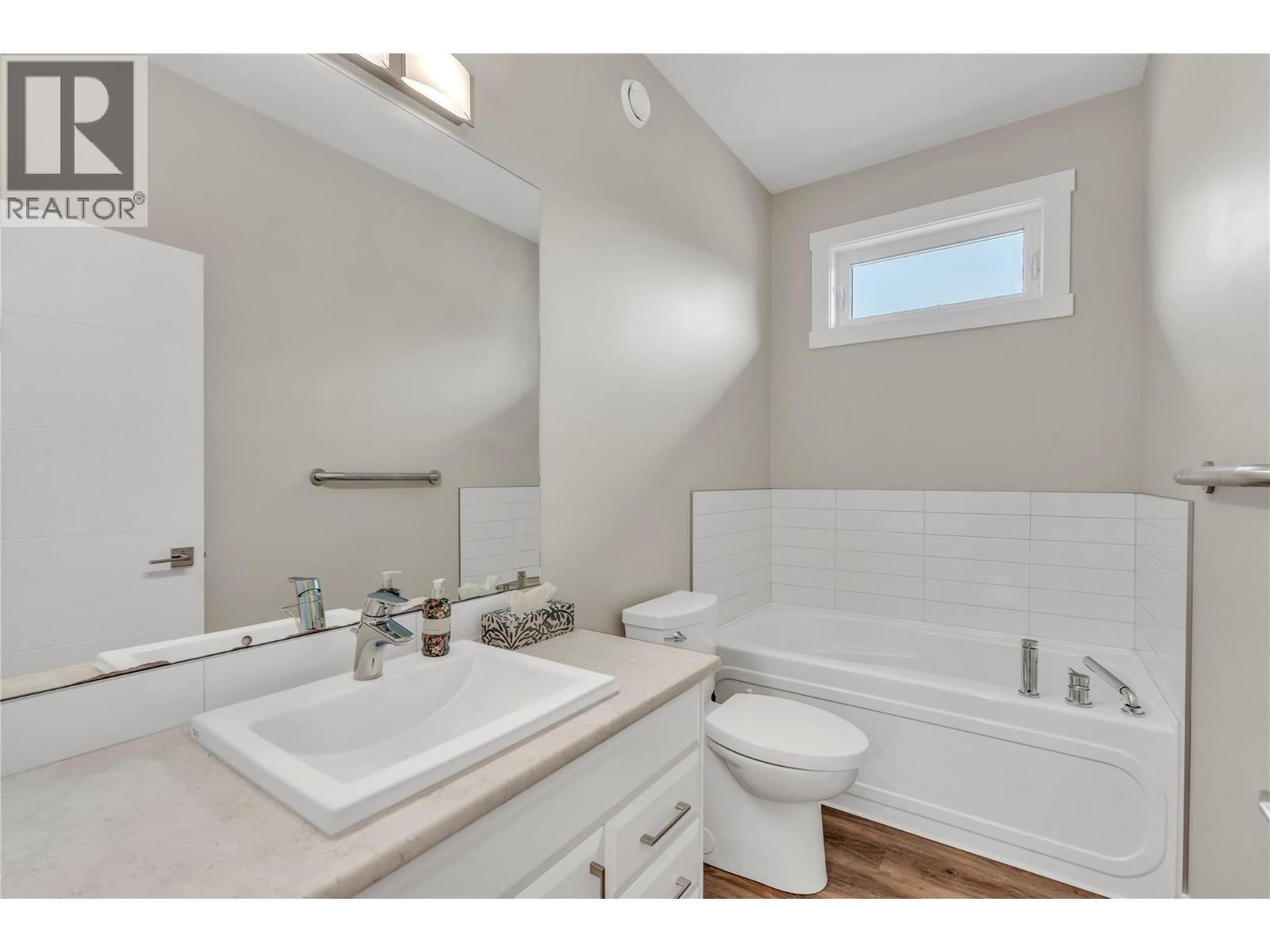 6753 Hillside Place, Oliver