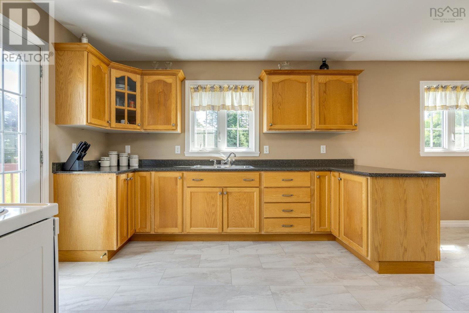Property 20 of 50 of 54 Peter Court