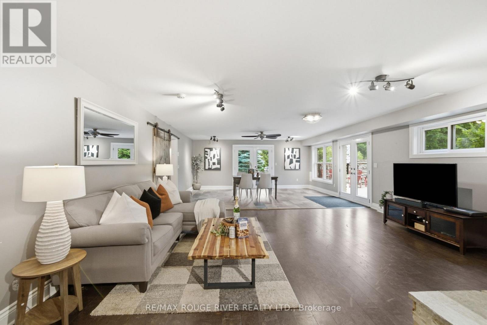 9866 ELLIS ROAD - Image 34