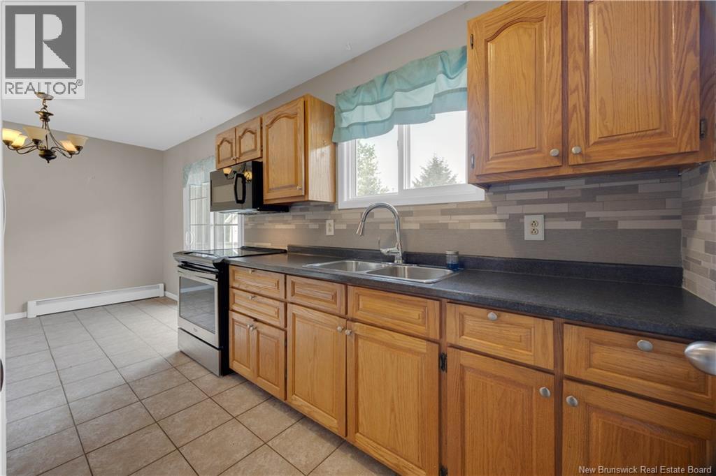 581 Michael Crescent - Image 11