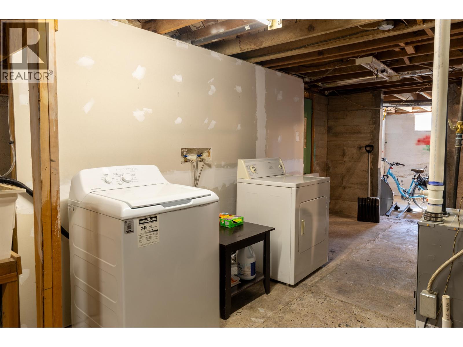 2706 HALL Street, Terrace
