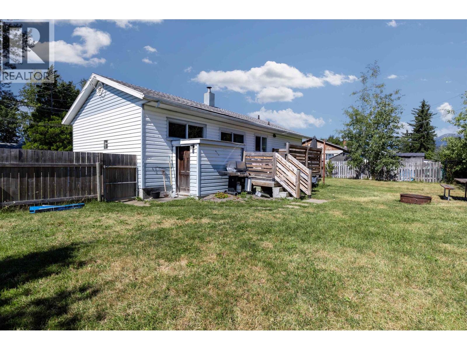 2706 HALL Street, Terrace