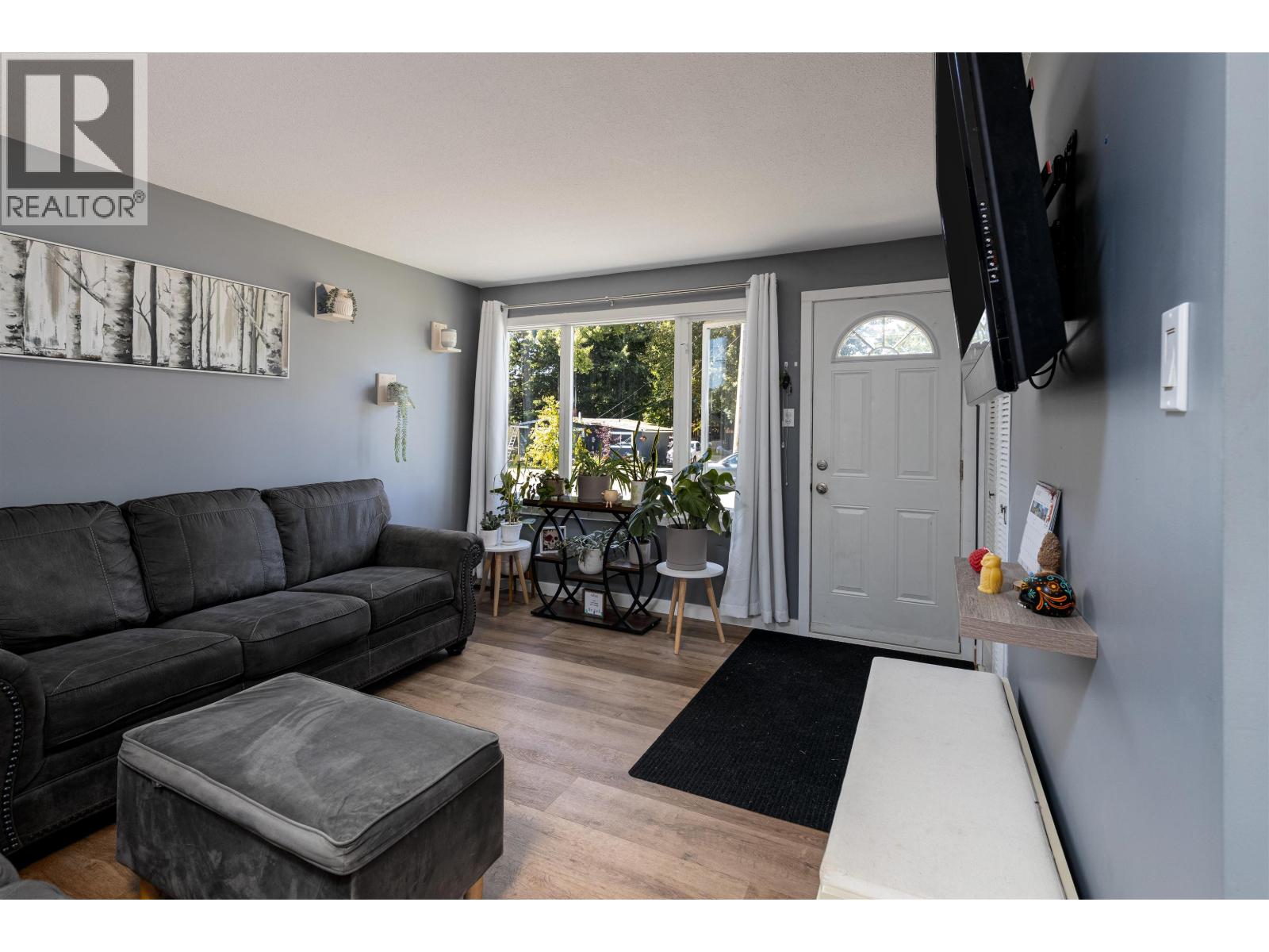 2706 HALL Street, Terrace