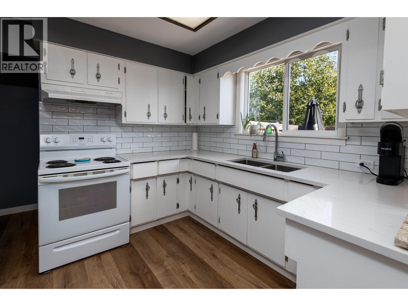 2706 HALL Street, Terrace