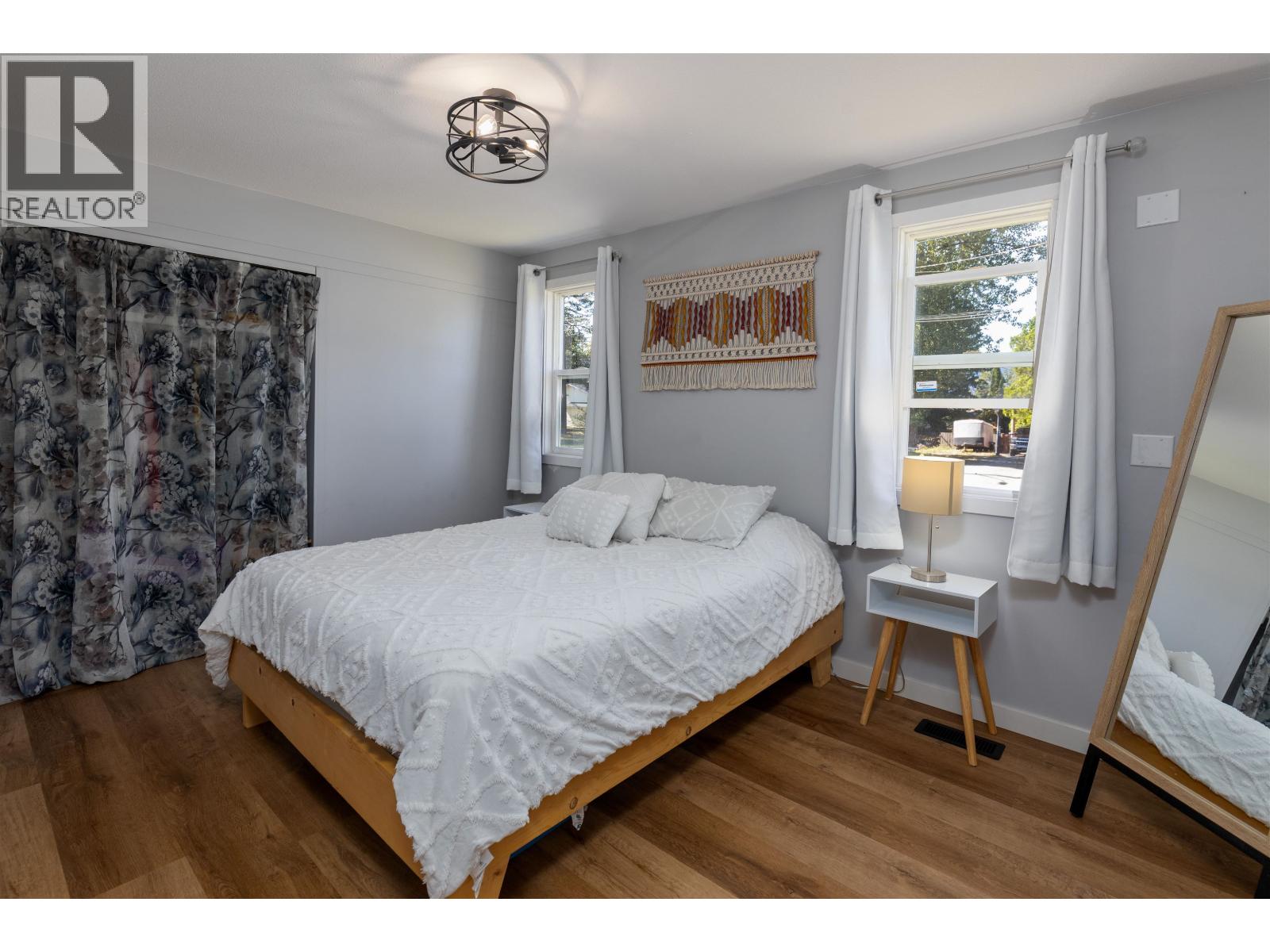 2706 HALL Street, Terrace