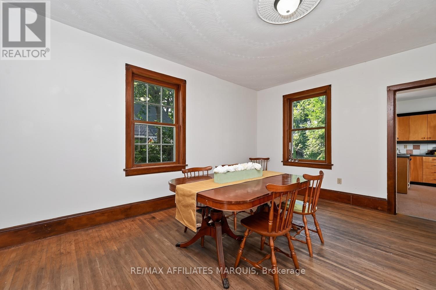 8 MCGILL STREET N - Image 10