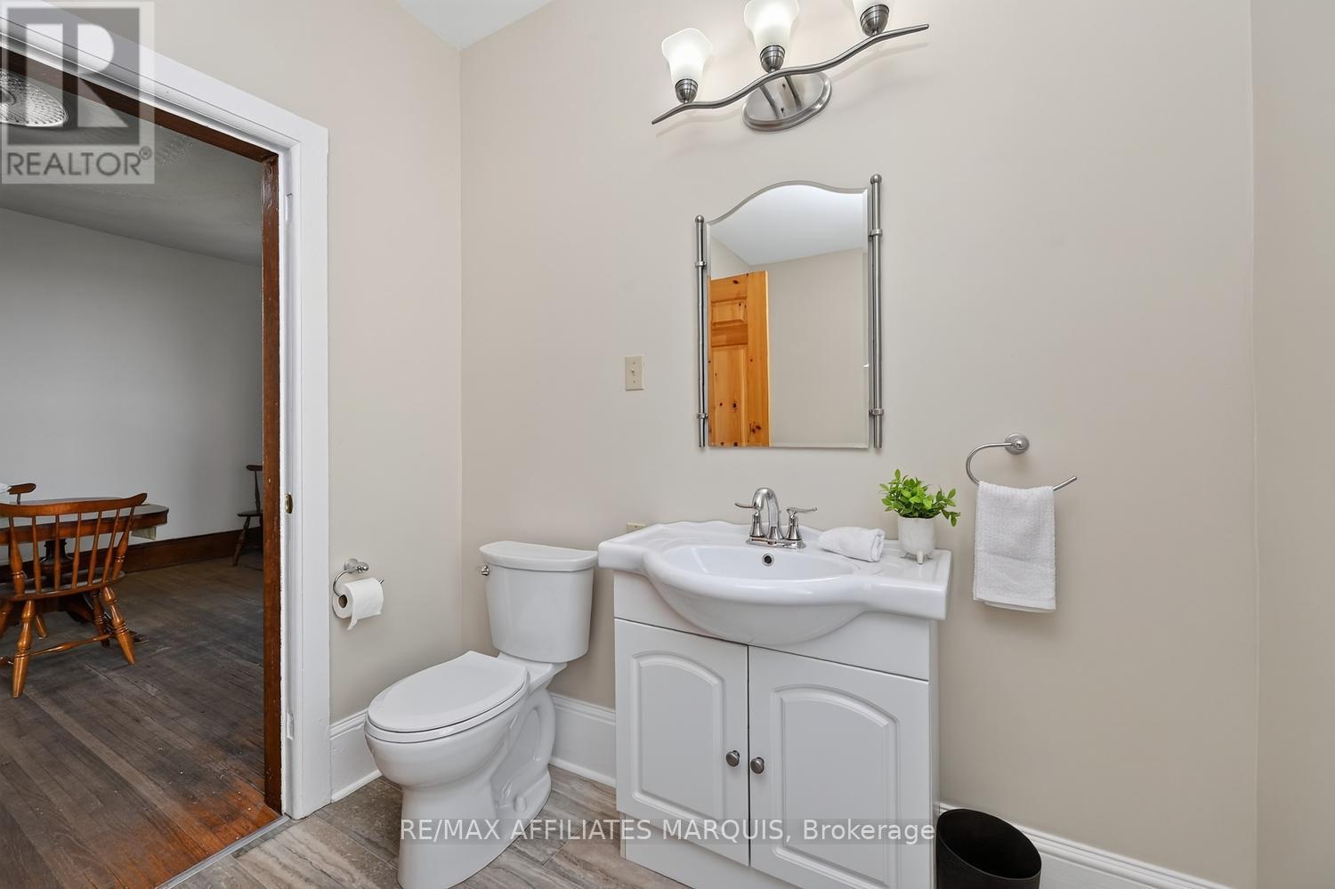 8 MCGILL STREET N - Image 21