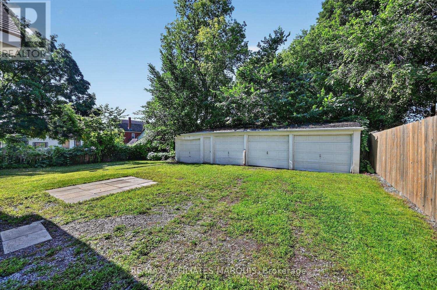 8 MCGILL STREET N - Image 35