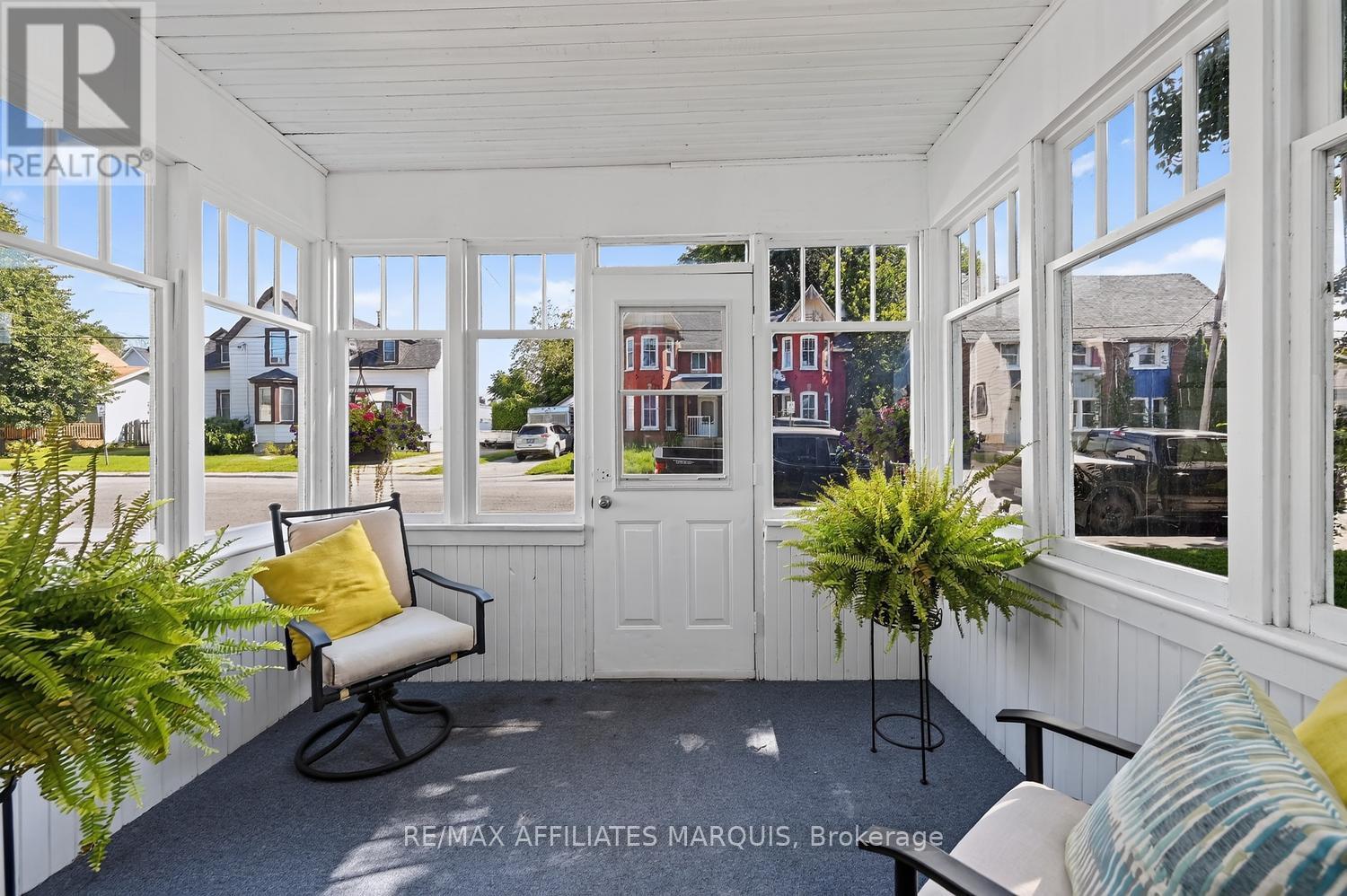 8 MCGILL STREET N - Image 4