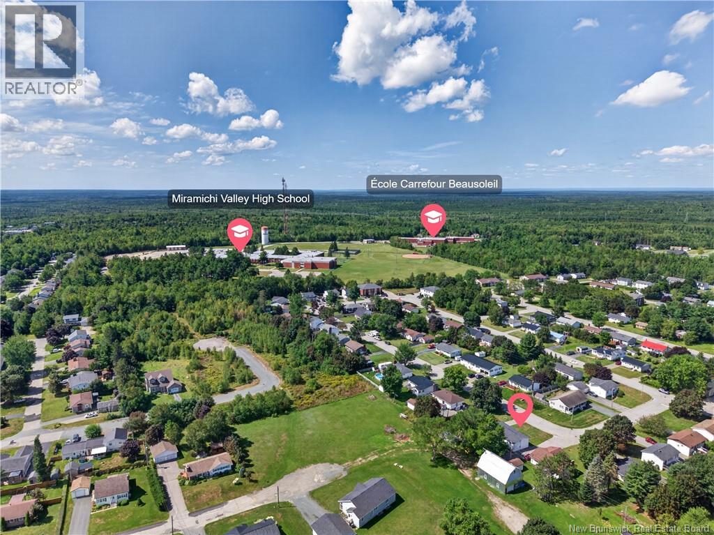371 Highplain Crescent - Image 30