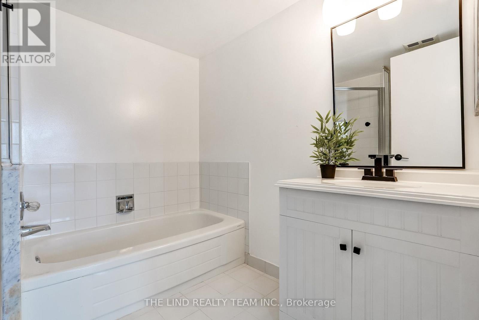 #1402 7440 BATHURST STREET - 28