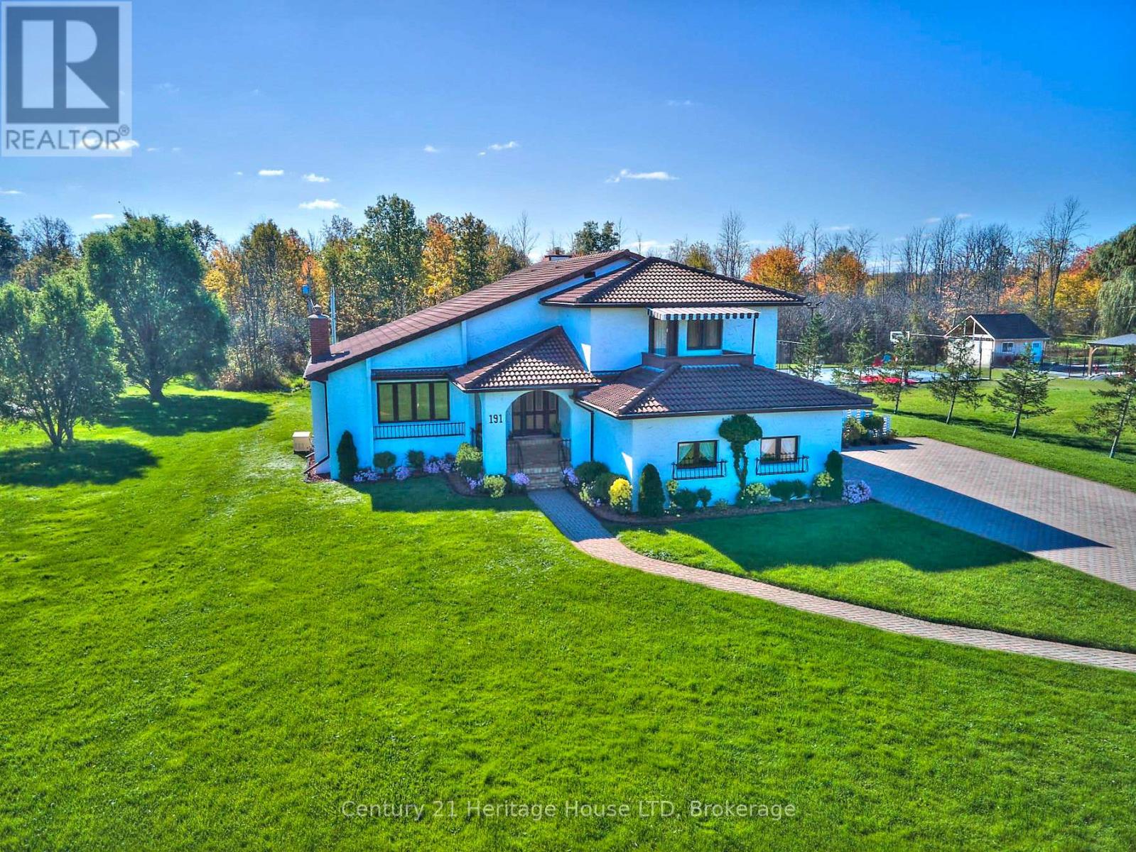 191 CAIRNS CRESCENT - 4