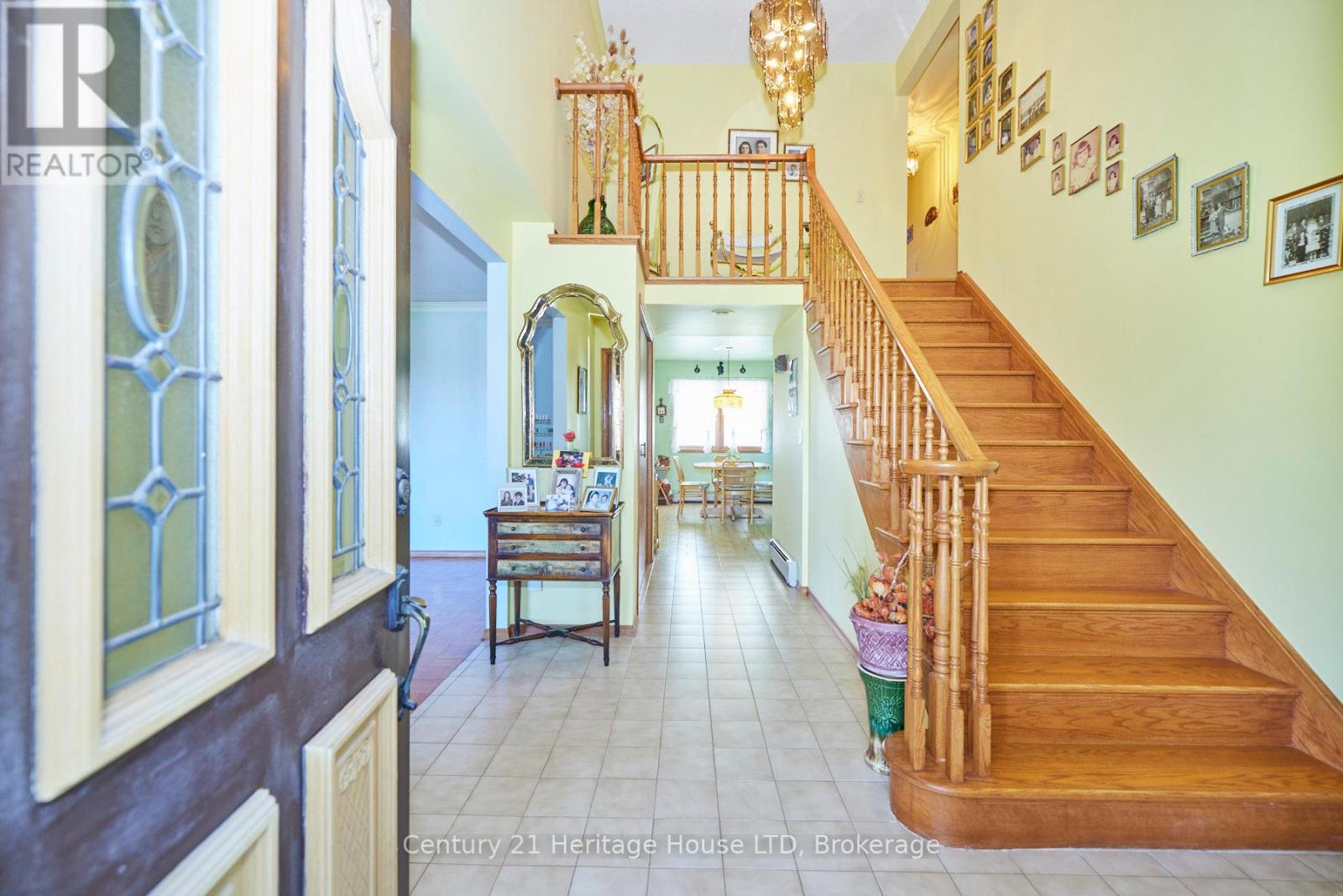 191 CAIRNS CRESCENT - 7