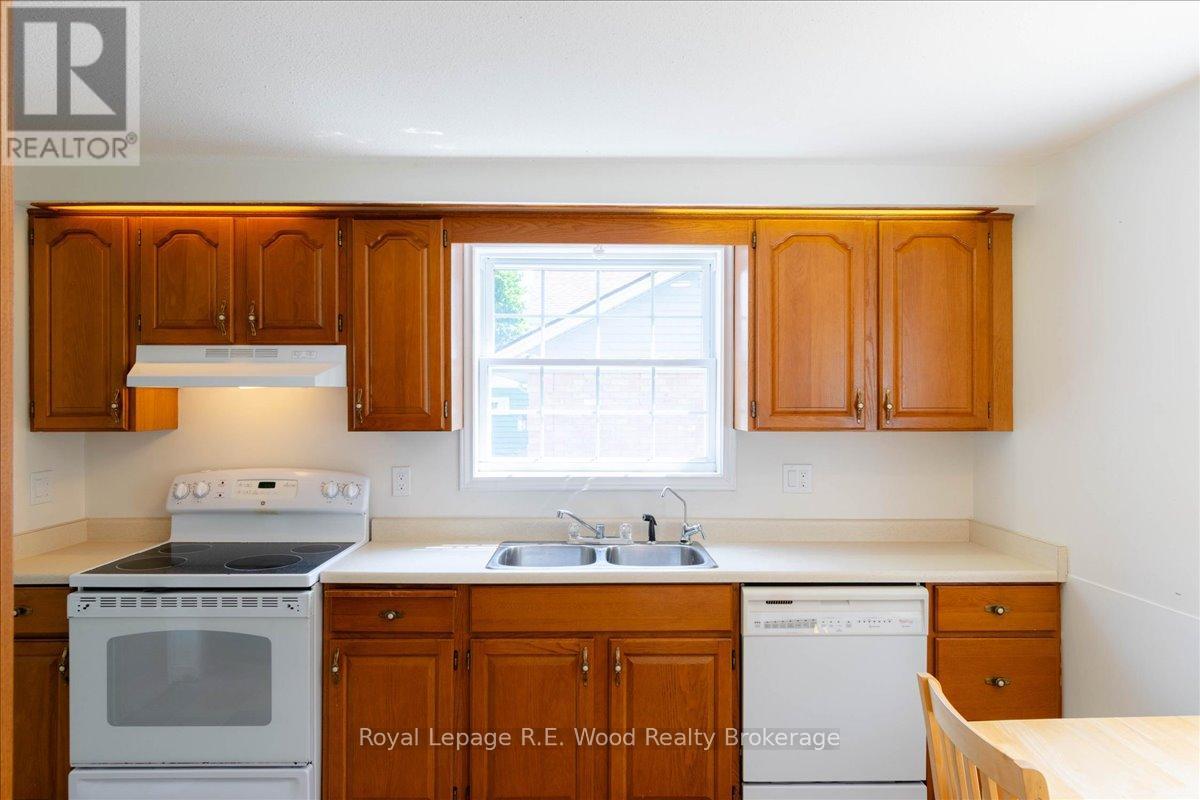 419 MAIN STREET W - 12
