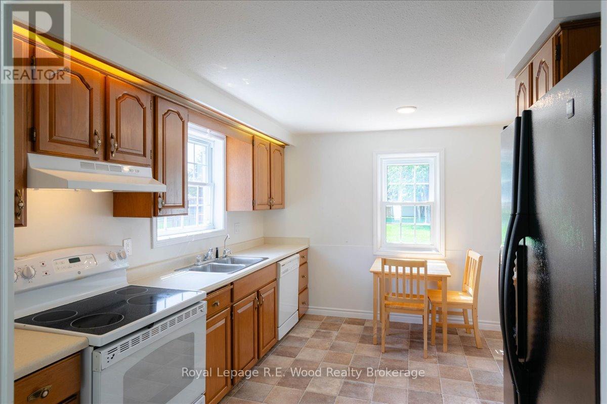 419 MAIN STREET W - 11