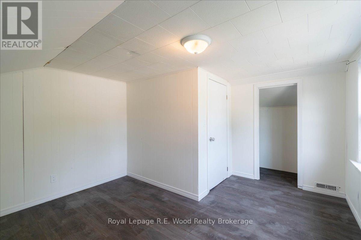 419 MAIN STREET W - 21