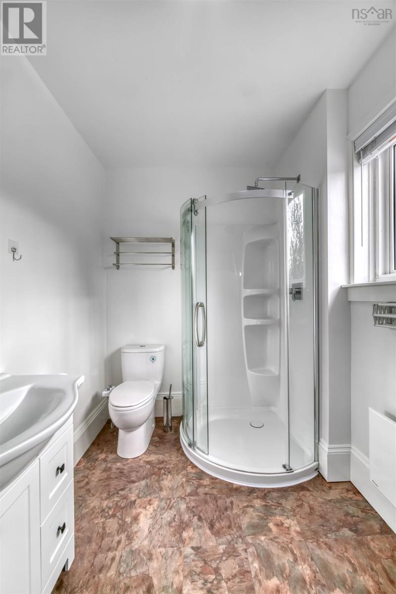 Property 21 of 42 of 1745 Victoria Street