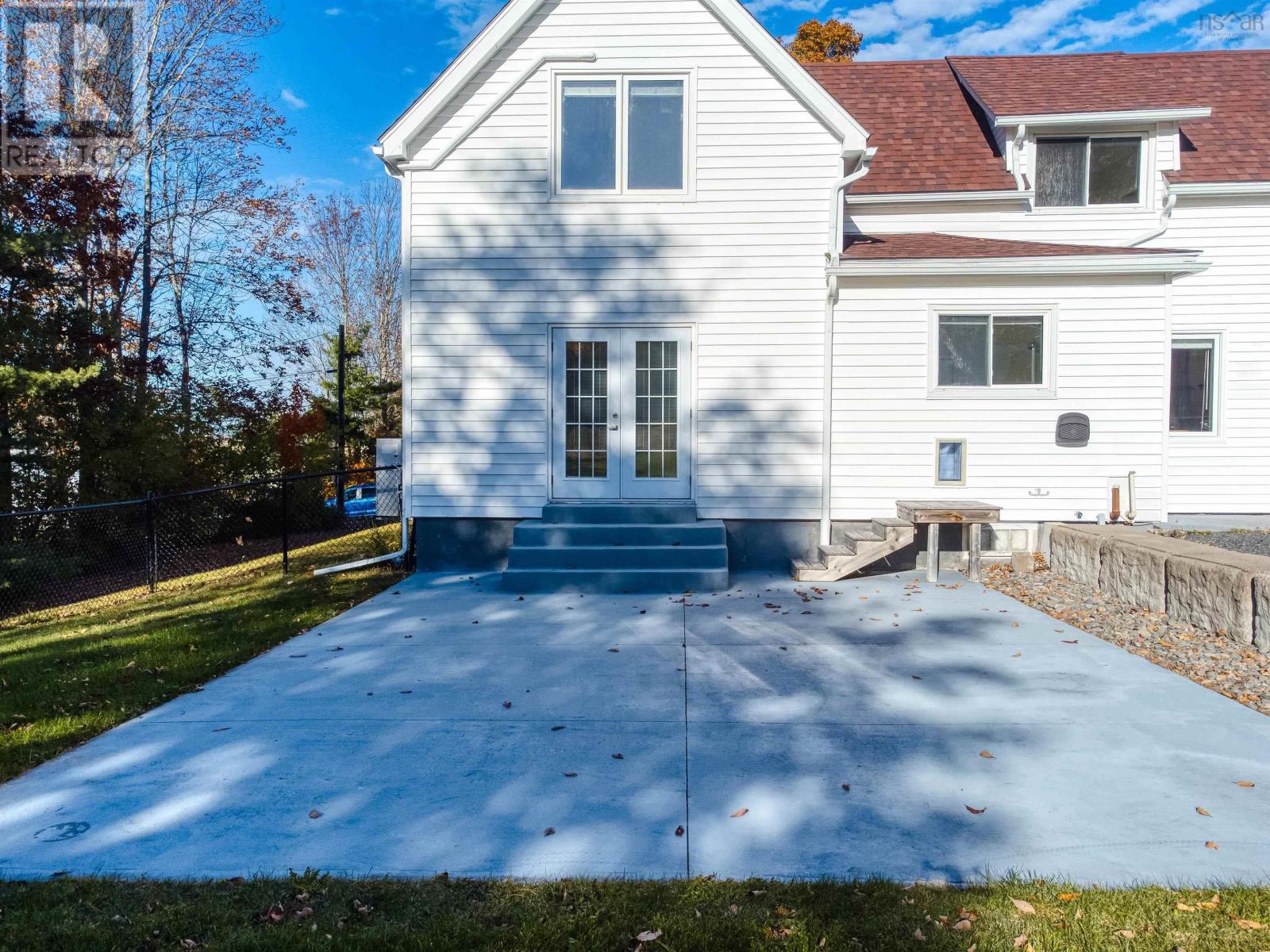 Property 35 of 42 of 1745 Victoria Street