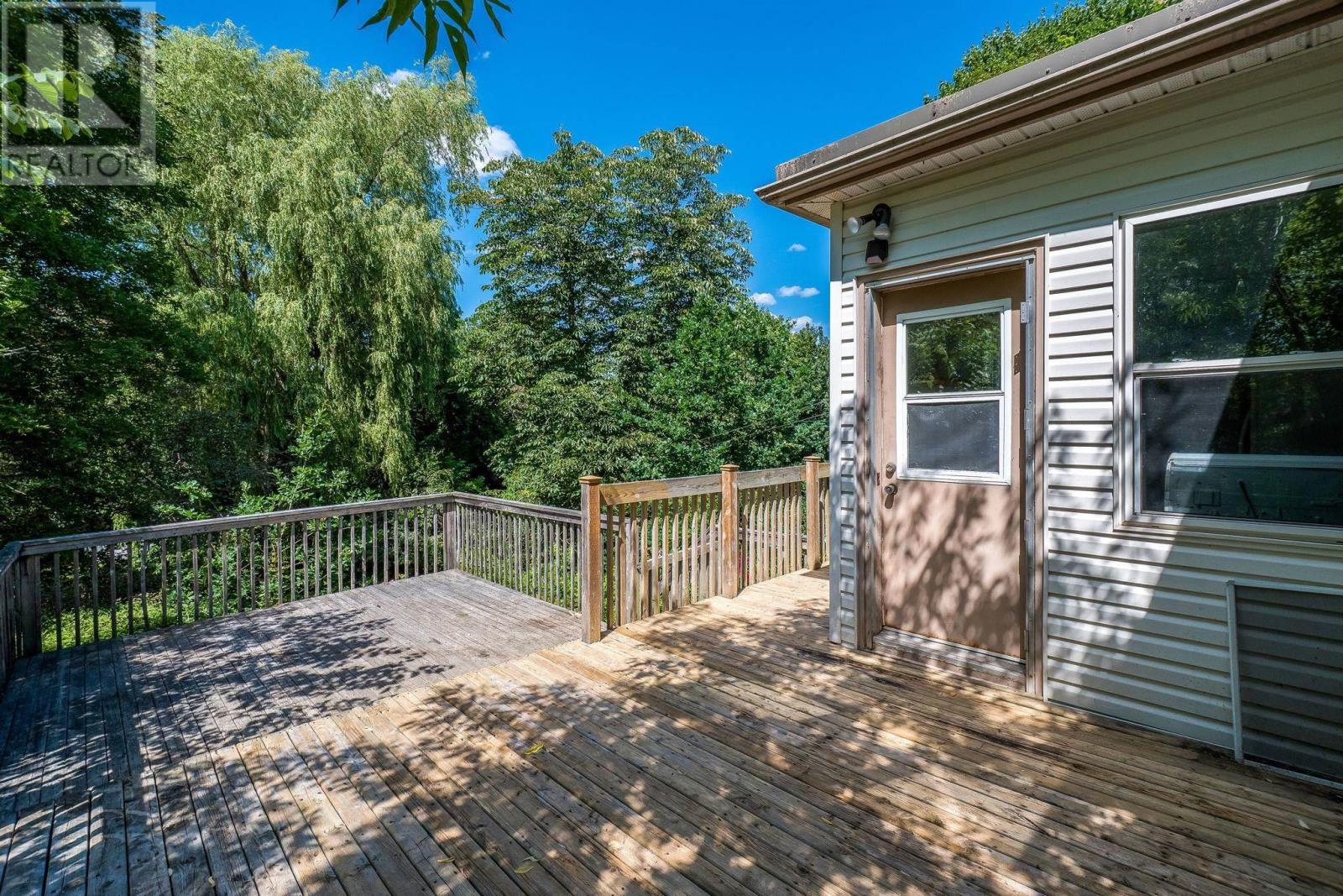 Property 32 of 42 of 475 Albert Street