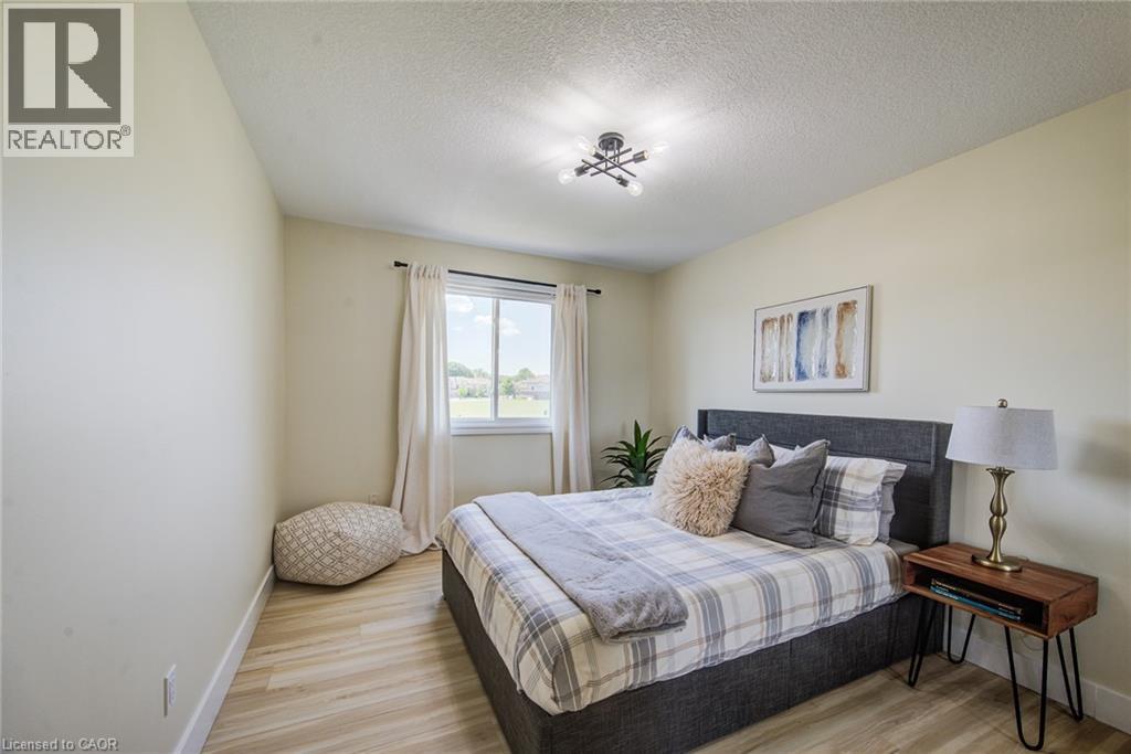 210 HAWKSWOOD Drive - Image 17