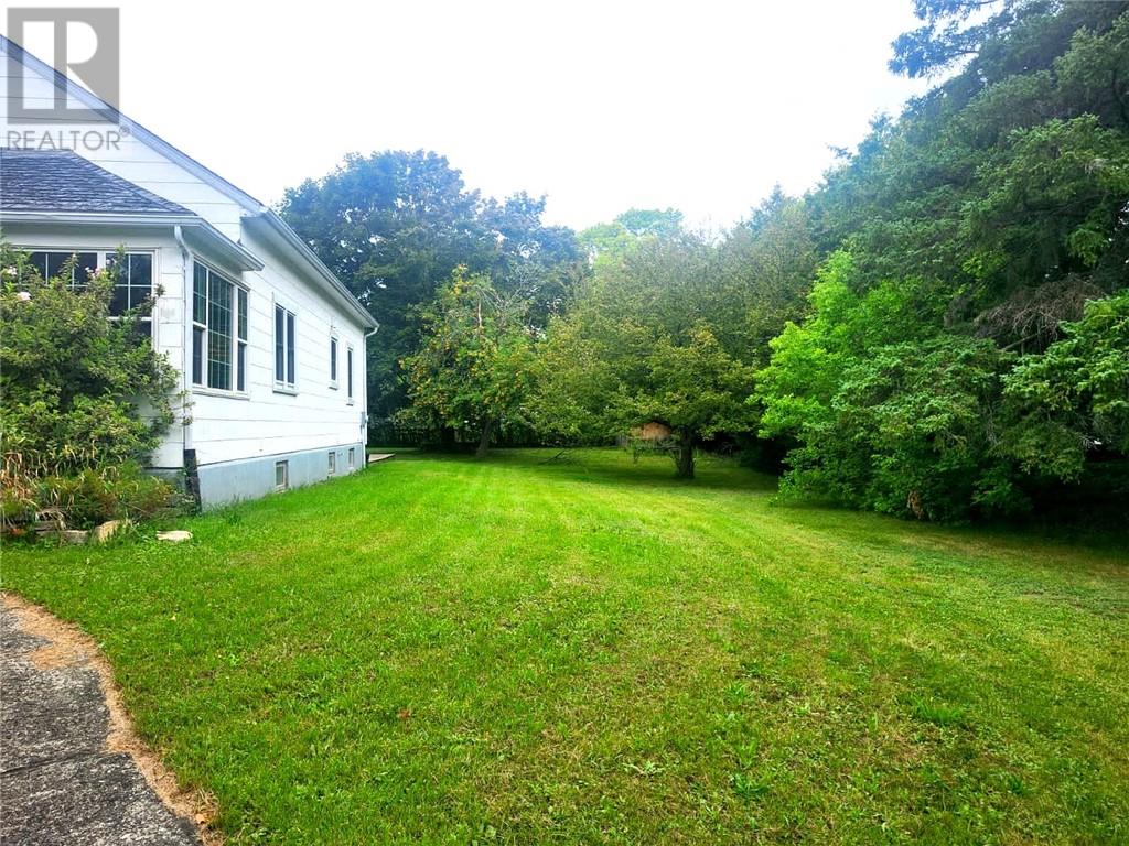 16 ROBINSON Street W - 3