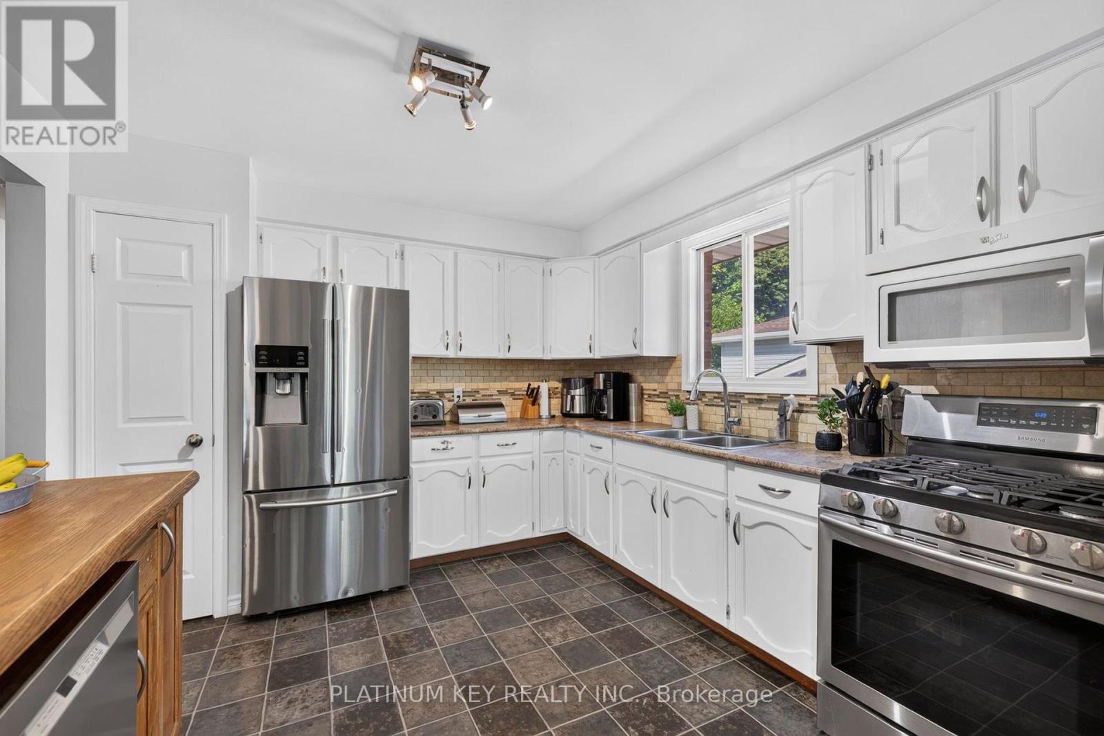 208 SOUTHFIELD DRIVE - Image 14