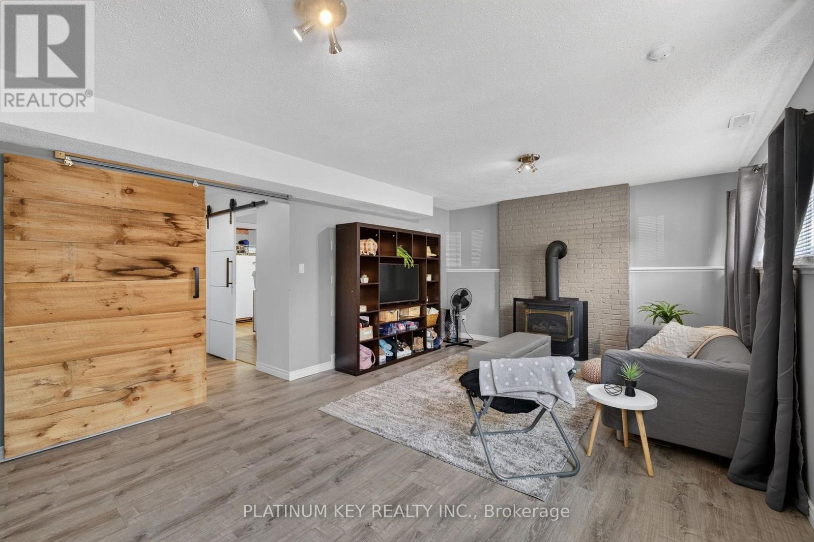 208 SOUTHFIELD DRIVE - Image 29