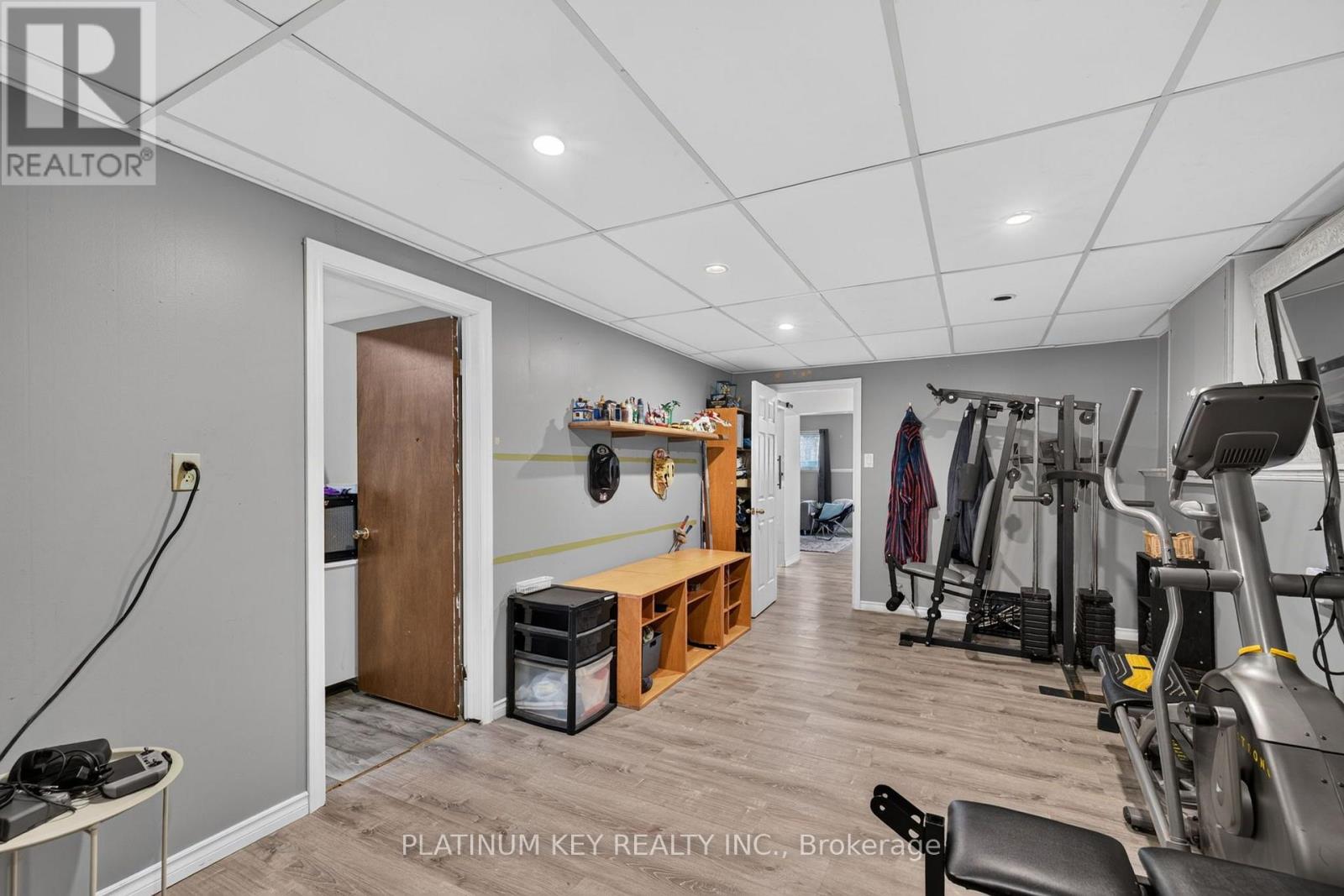 208 SOUTHFIELD DRIVE - Image 32
