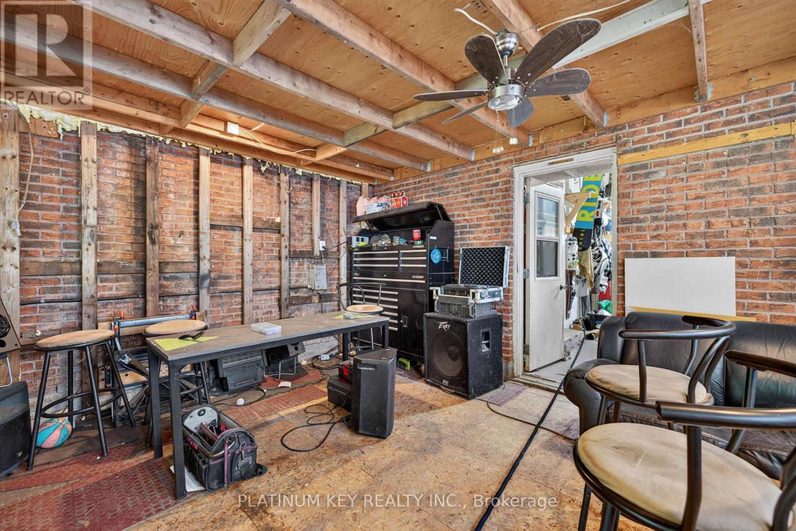 208 SOUTHFIELD DRIVE - Image 37
