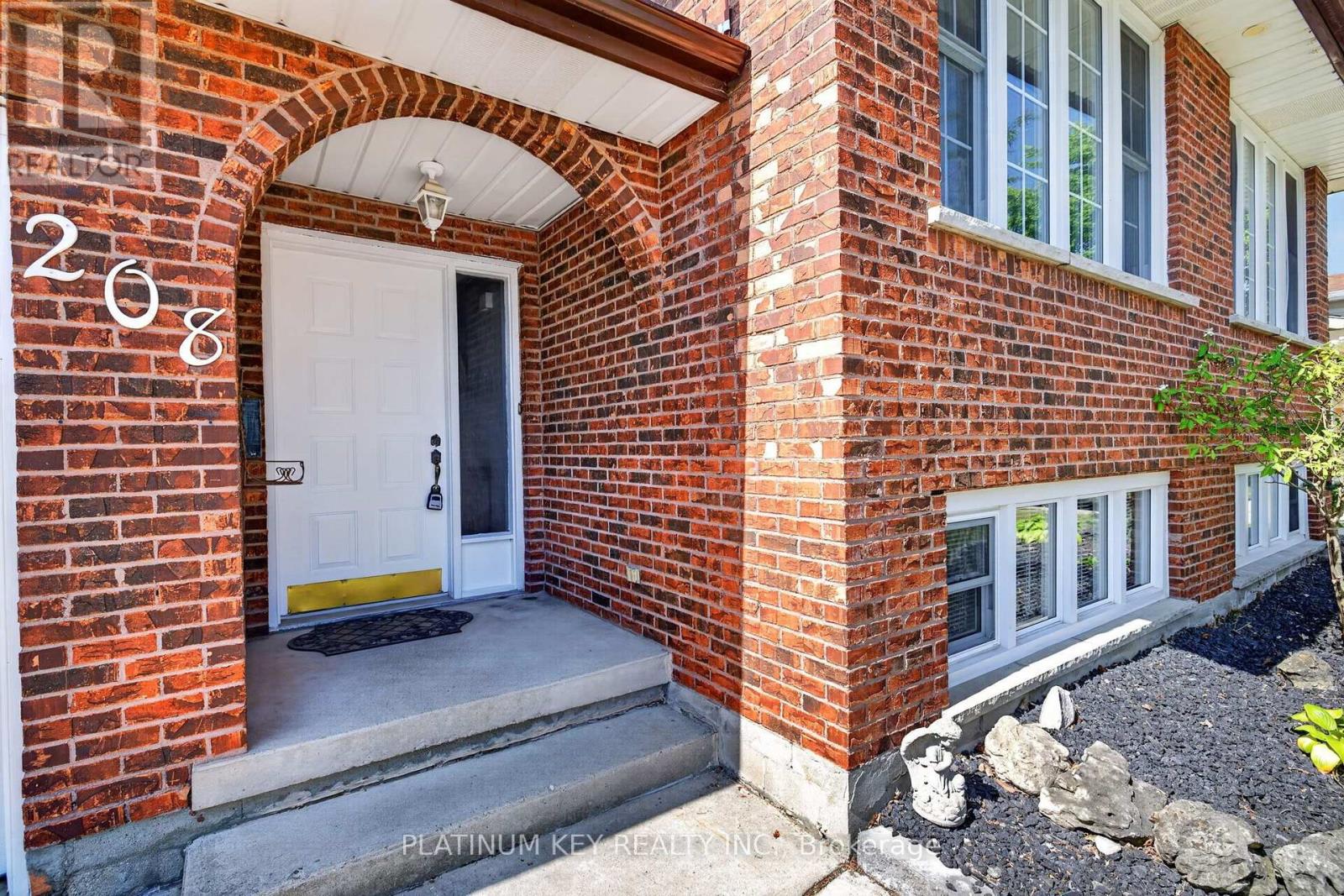 208 SOUTHFIELD DRIVE - Image 4