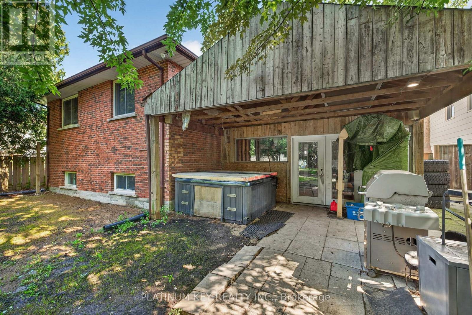 208 SOUTHFIELD DRIVE - Image 40