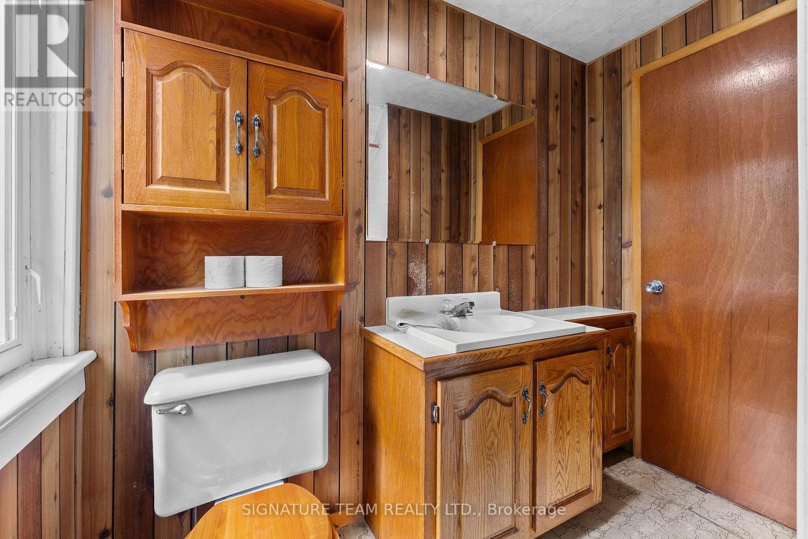 1208 AUGSBURG ROAD N - Image 16