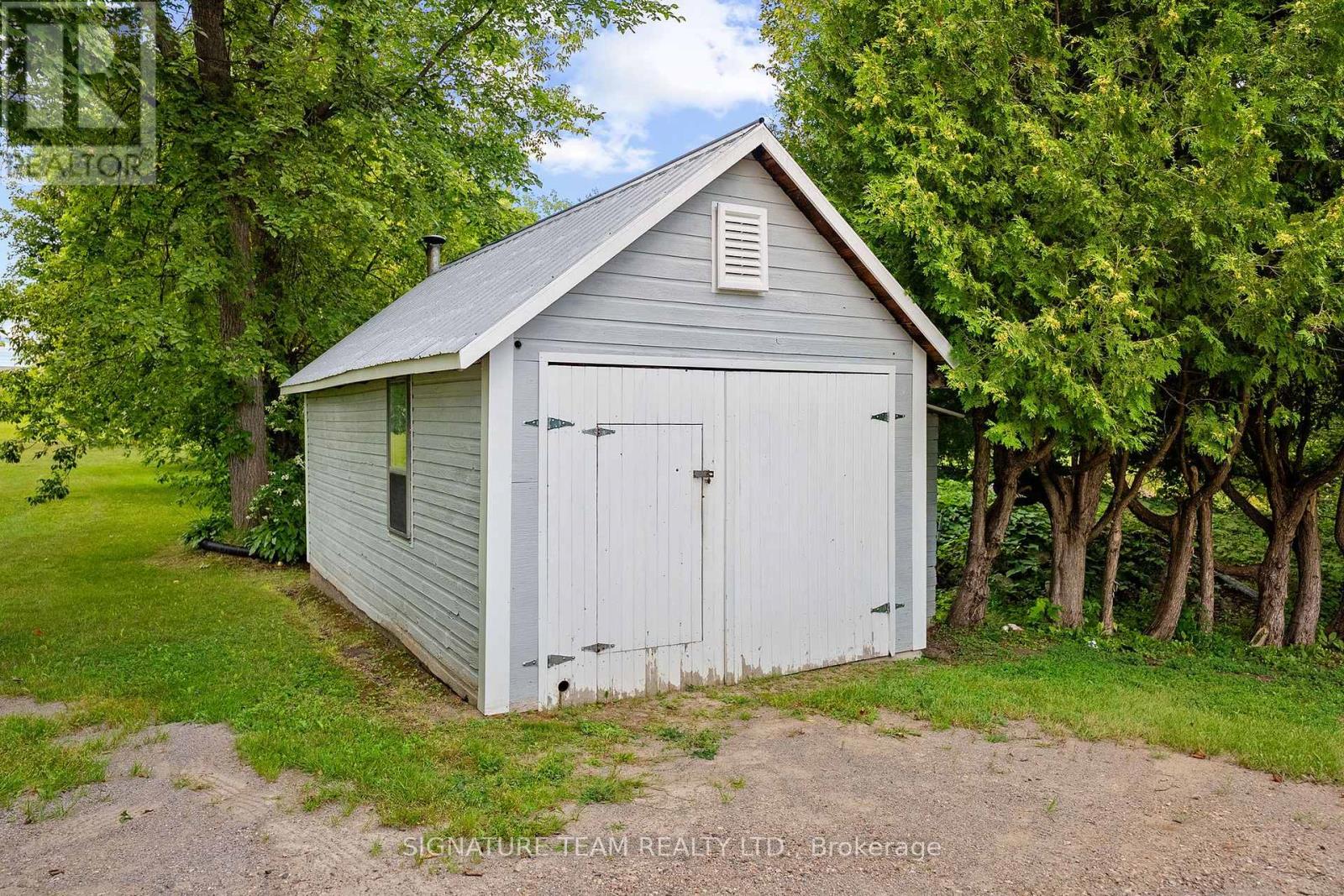 1208 AUGSBURG ROAD N - Image 28