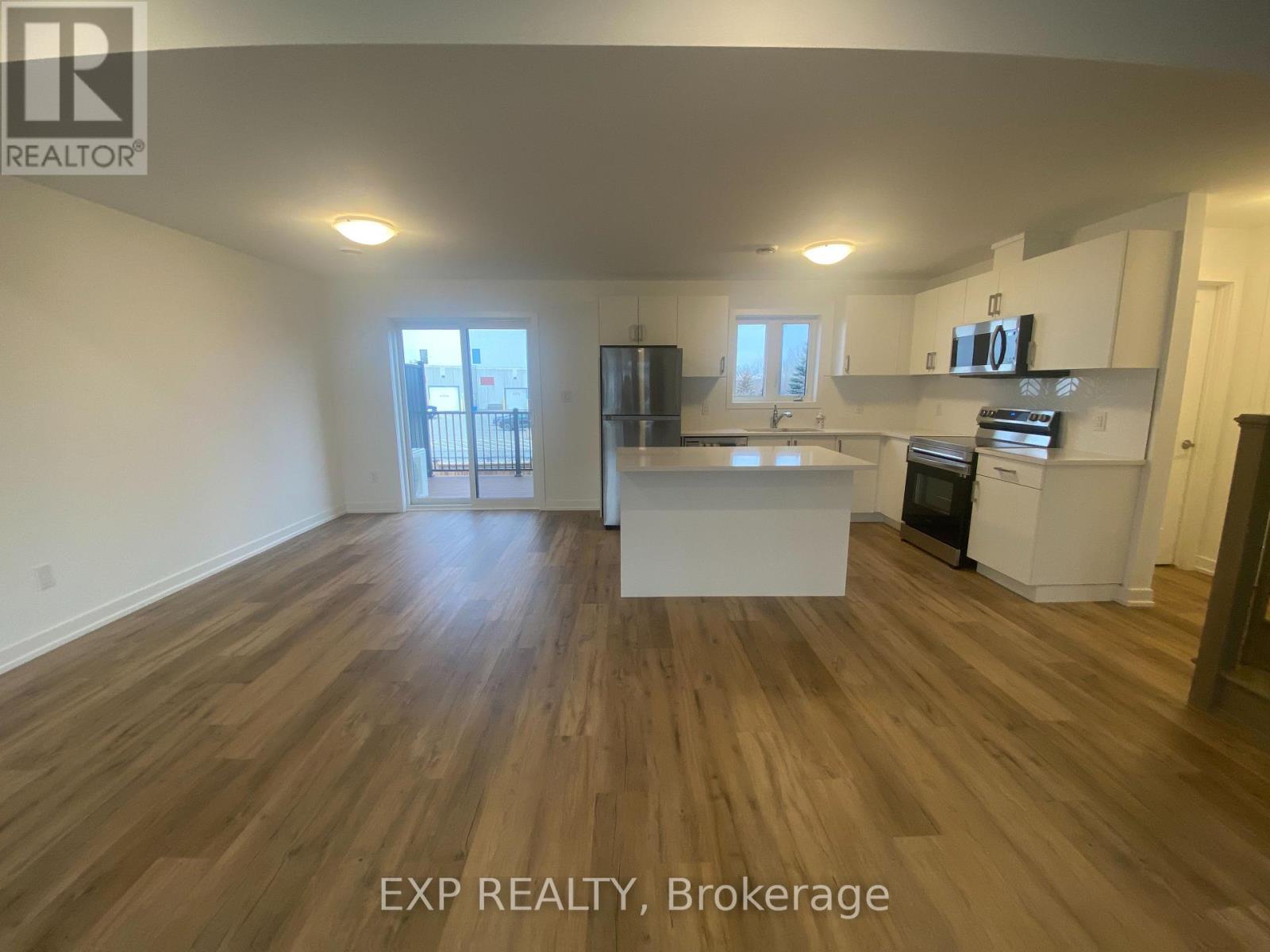#222 4263 Fourth Avenue, Niagara Falls (Downtown), Ontario, L2E0C2, Niagara Falls (Downtown), Ontario — photo 4 of 5