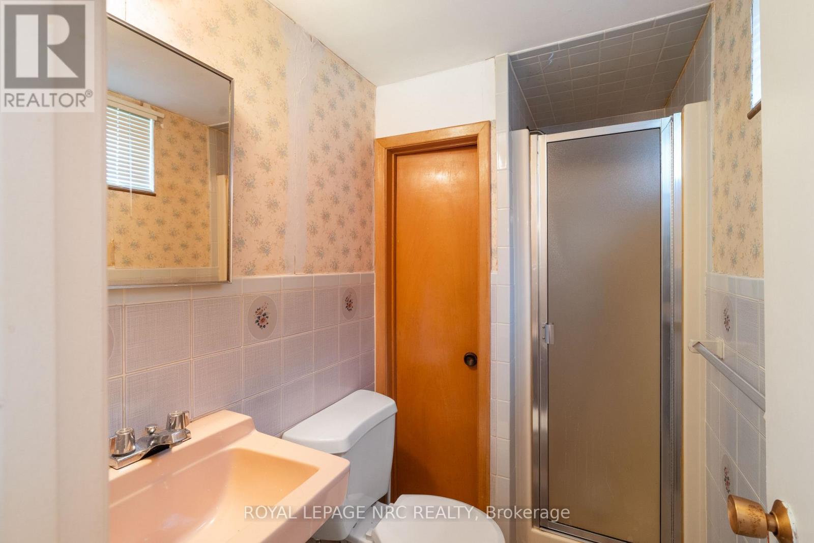 7427 MERRITT AVENUE - 27