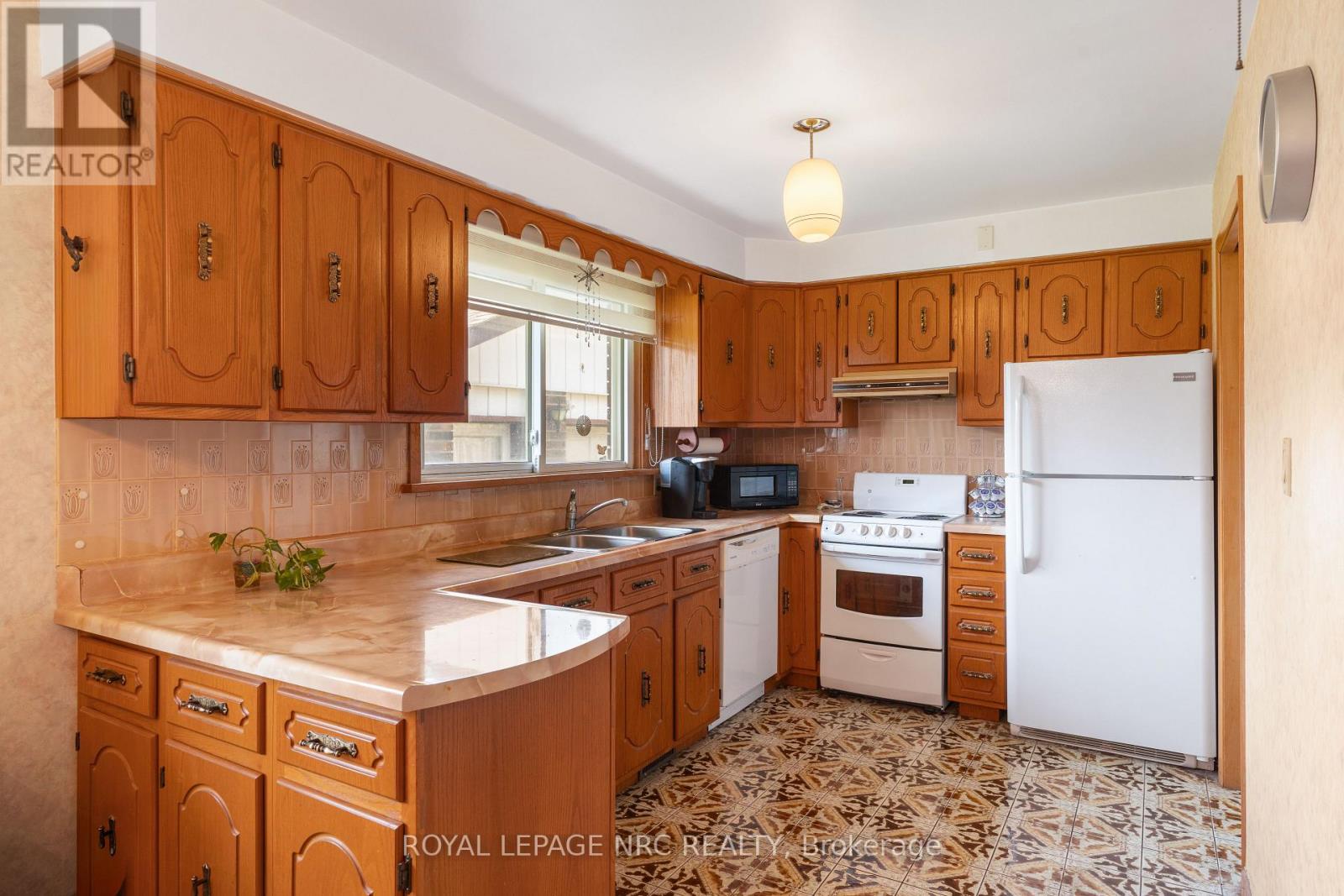 7427 MERRITT AVENUE - Image 7