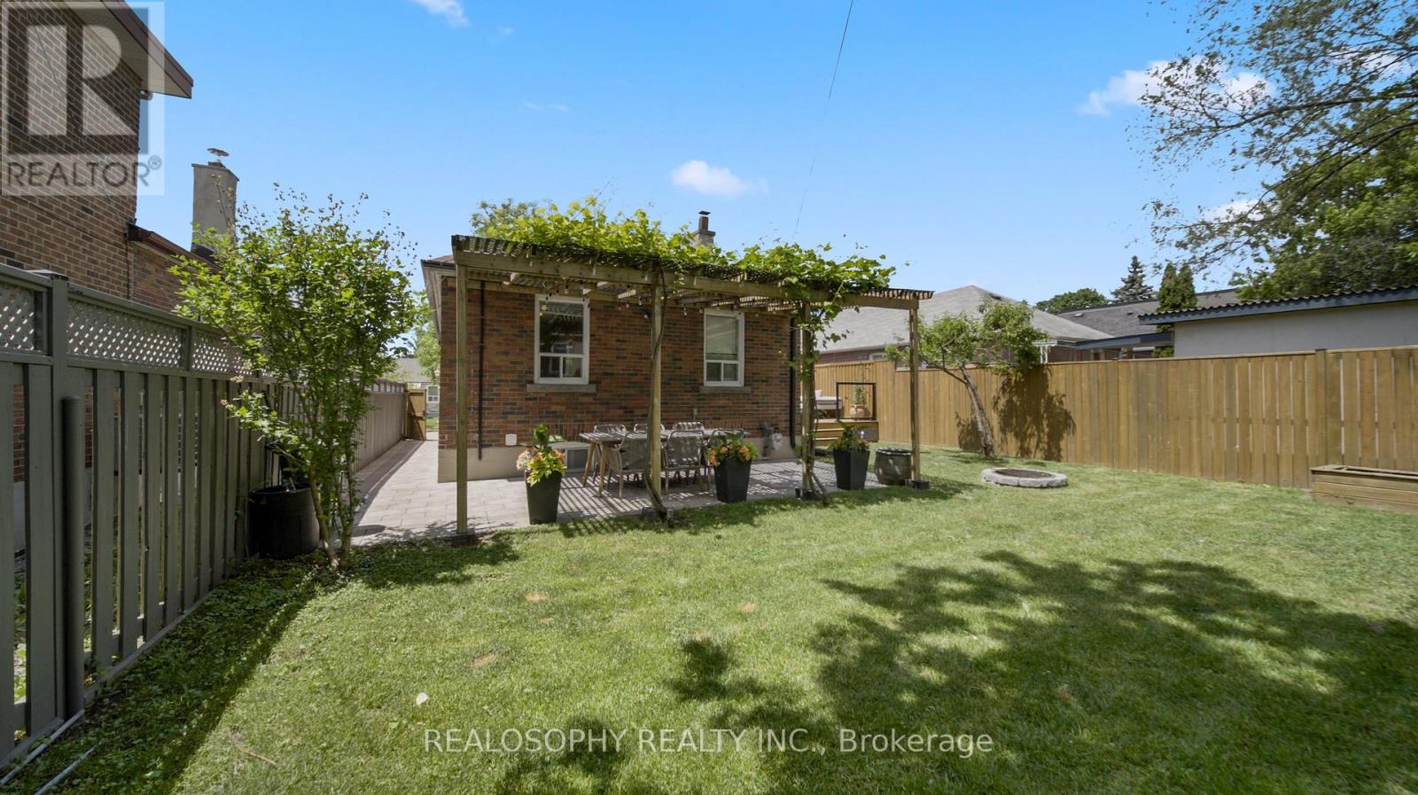 69 SQUIRES AVENUE - Image 24