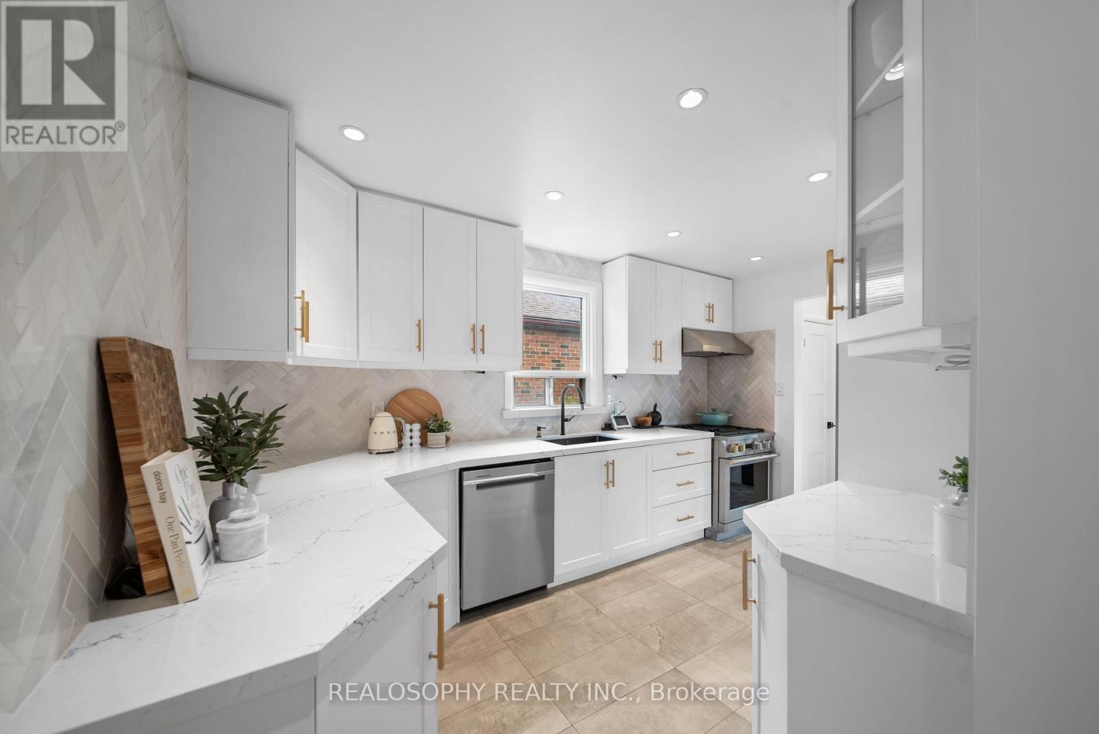 69 SQUIRES AVENUE - Image 6